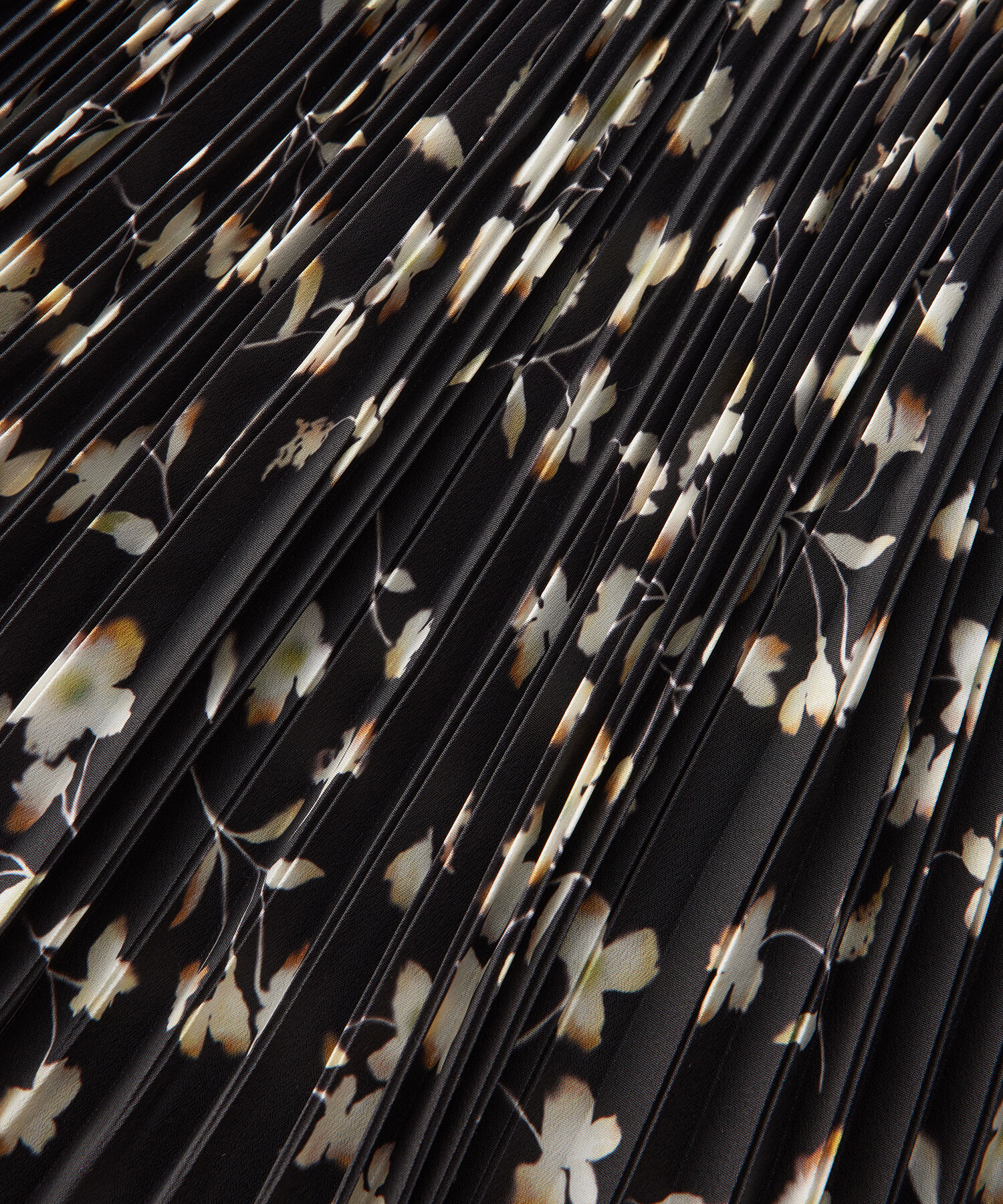 ROPE「【ドラマ着用】アコーディオンプリーツスカート（ラメボーダー&times;チュール/フラワープリント）」|スカート|