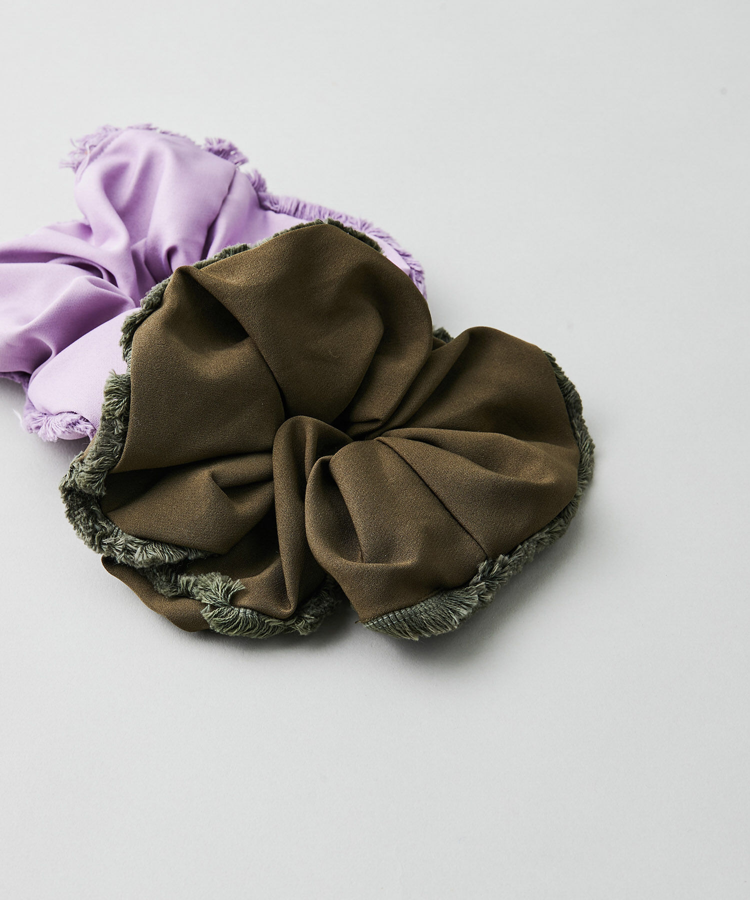 VIS「フリンジビッグシュシュ」|ヘアゴム・シュシュ|カーキ(36)