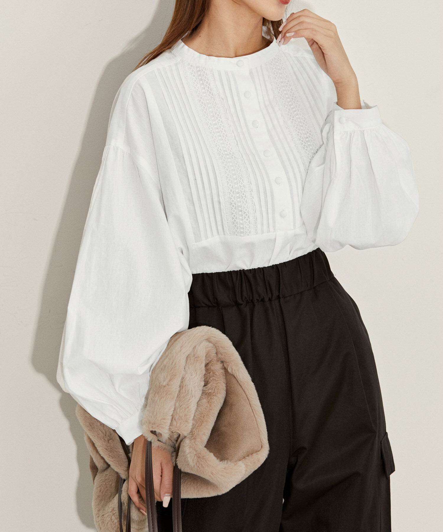 vis-a-vis「【WEB限定】レース＆タックで魅せる、フロントピンタックチュニックブラウス」|シャツ・ブラウス|