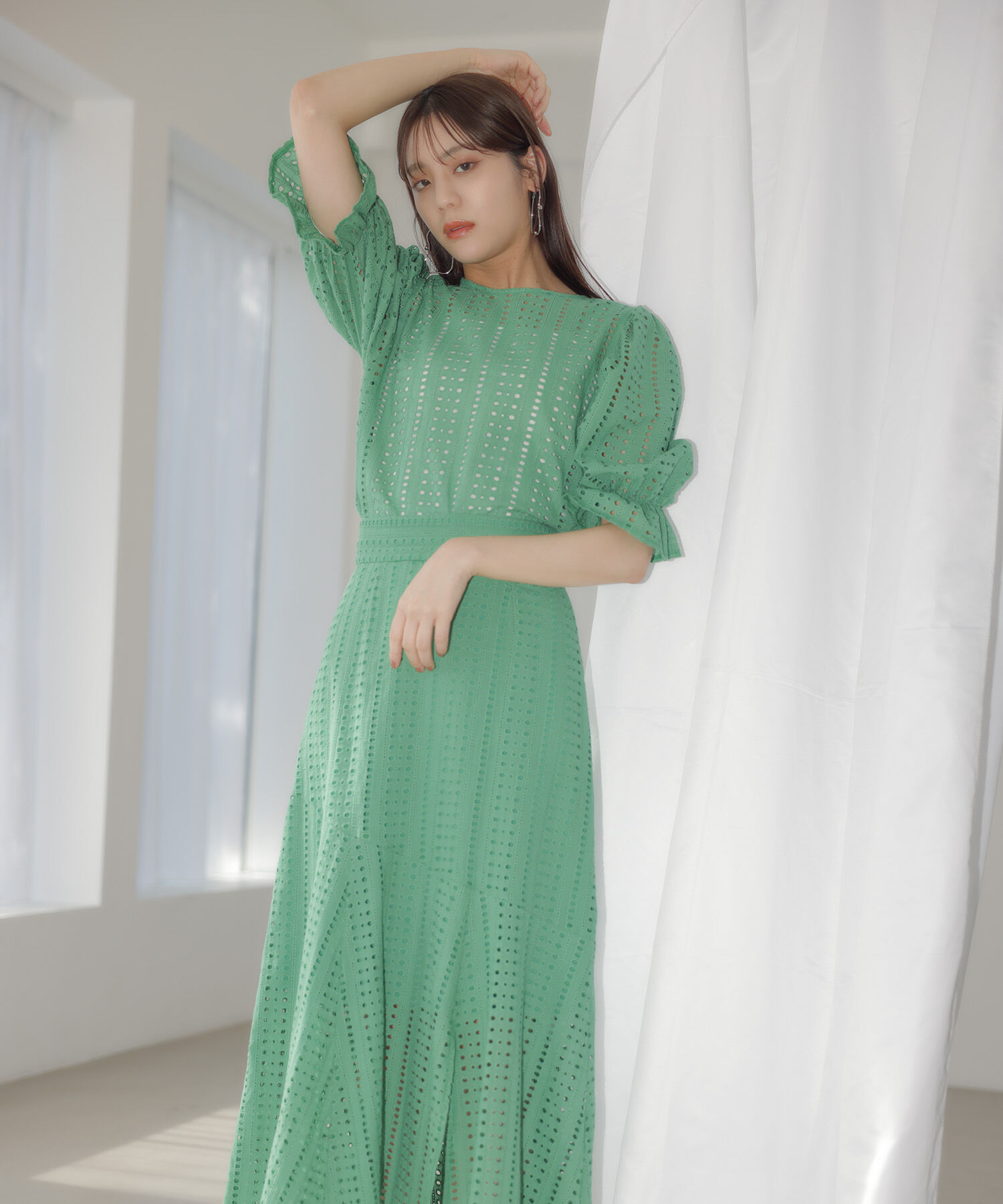 vis-a-vis「【WEB限定】エンブロイダリーレースボリューム袖ブラウス【セットアップ対応】【ワンピ―スみせ】」|シャツ・ブラウス|