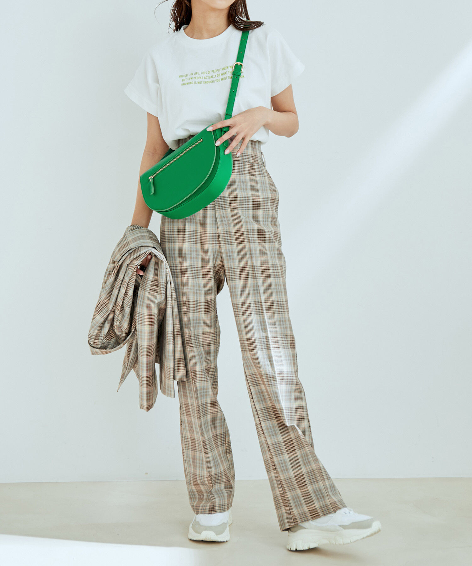 VIS「リサイクルフェイクレザーフロントジップハーフムーンショルダー【sustainable】」|ショルダー・メッセンジャー|