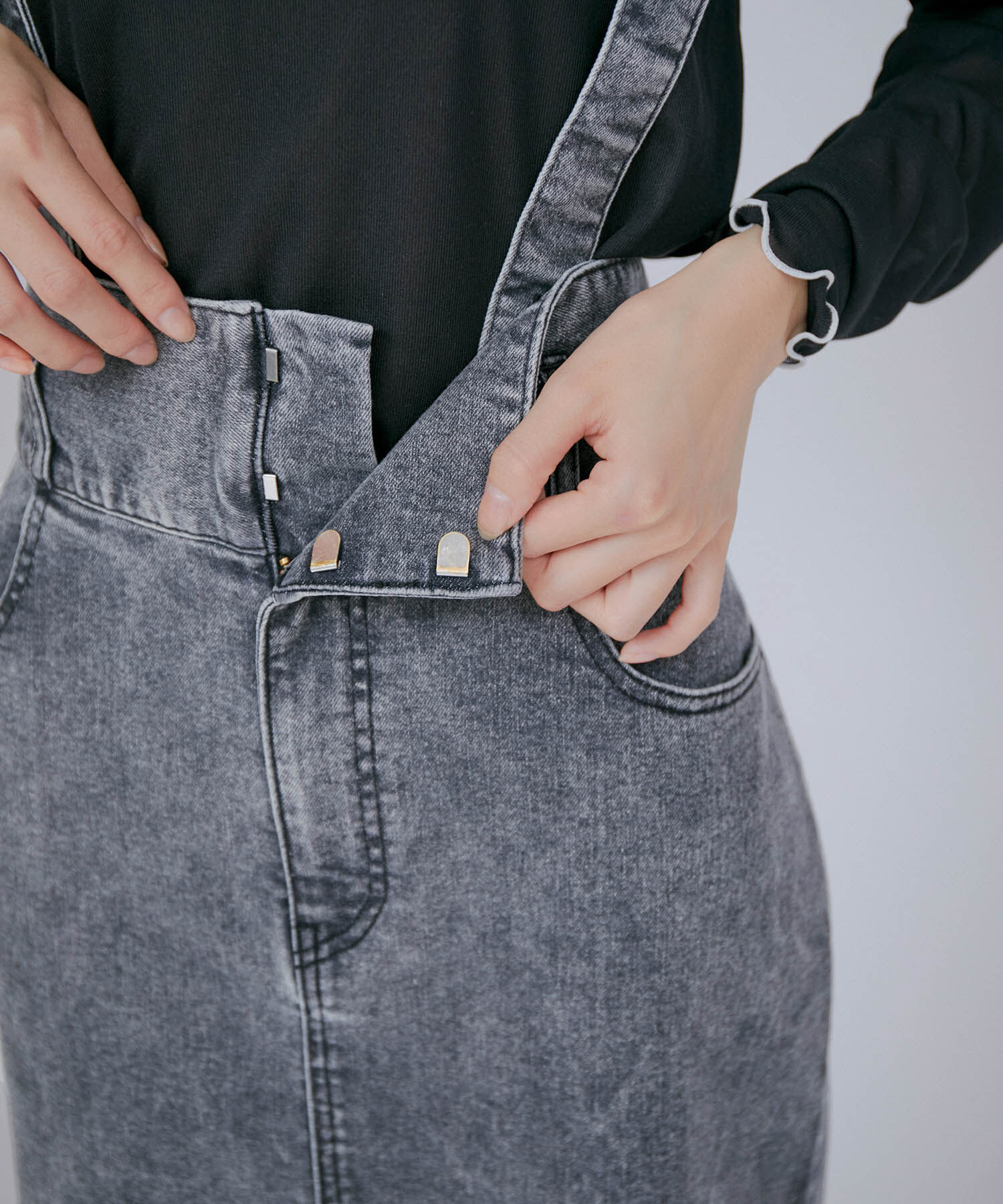 VIS「【洗える】サスペンダー付きハイウエストデニムタイトスカート」|スカート|