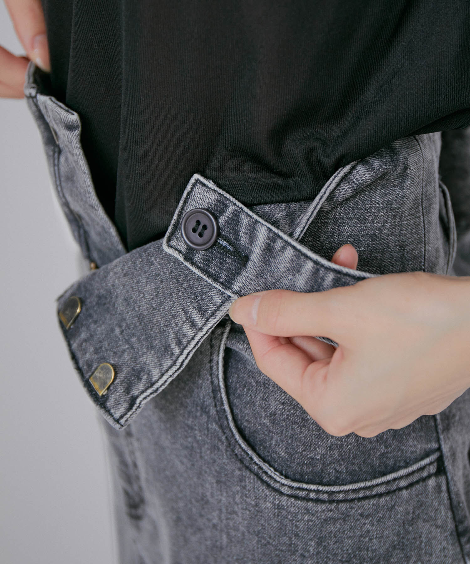 VIS「【洗える】サスペンダー付きハイウエストデニムタイトスカート」|スカート|