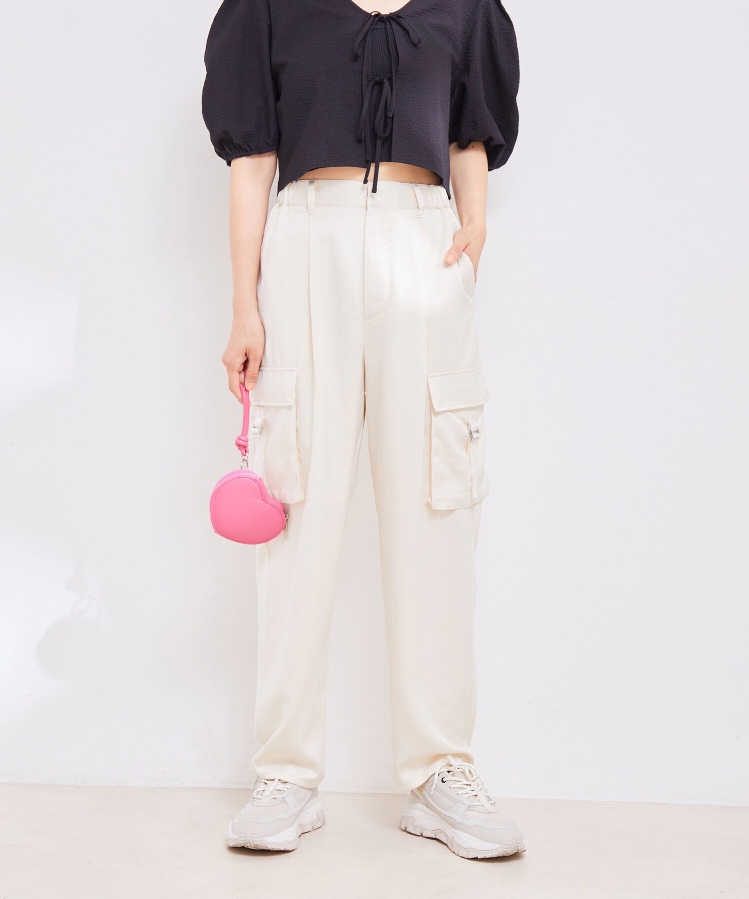 VIS「【接触冷感・洗える】サテンカーゴパンツ」|カーゴ|