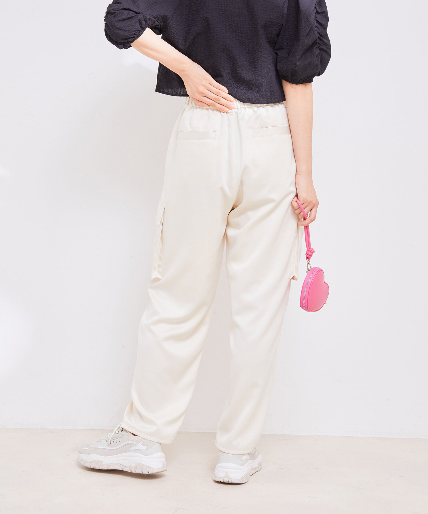 VIS「【接触冷感・洗える】サテンカーゴパンツ」|カーゴ|