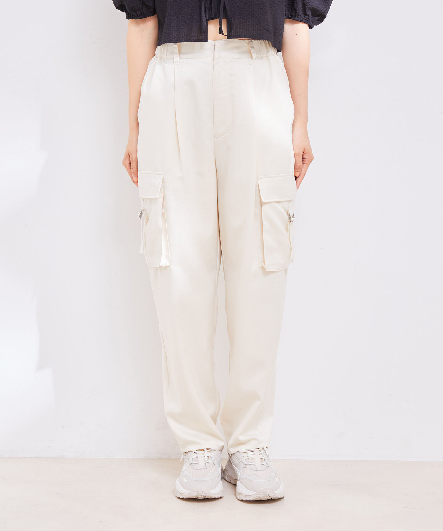 VIS「【接触冷感・洗える】サテンカーゴパンツ」|カーゴ|
