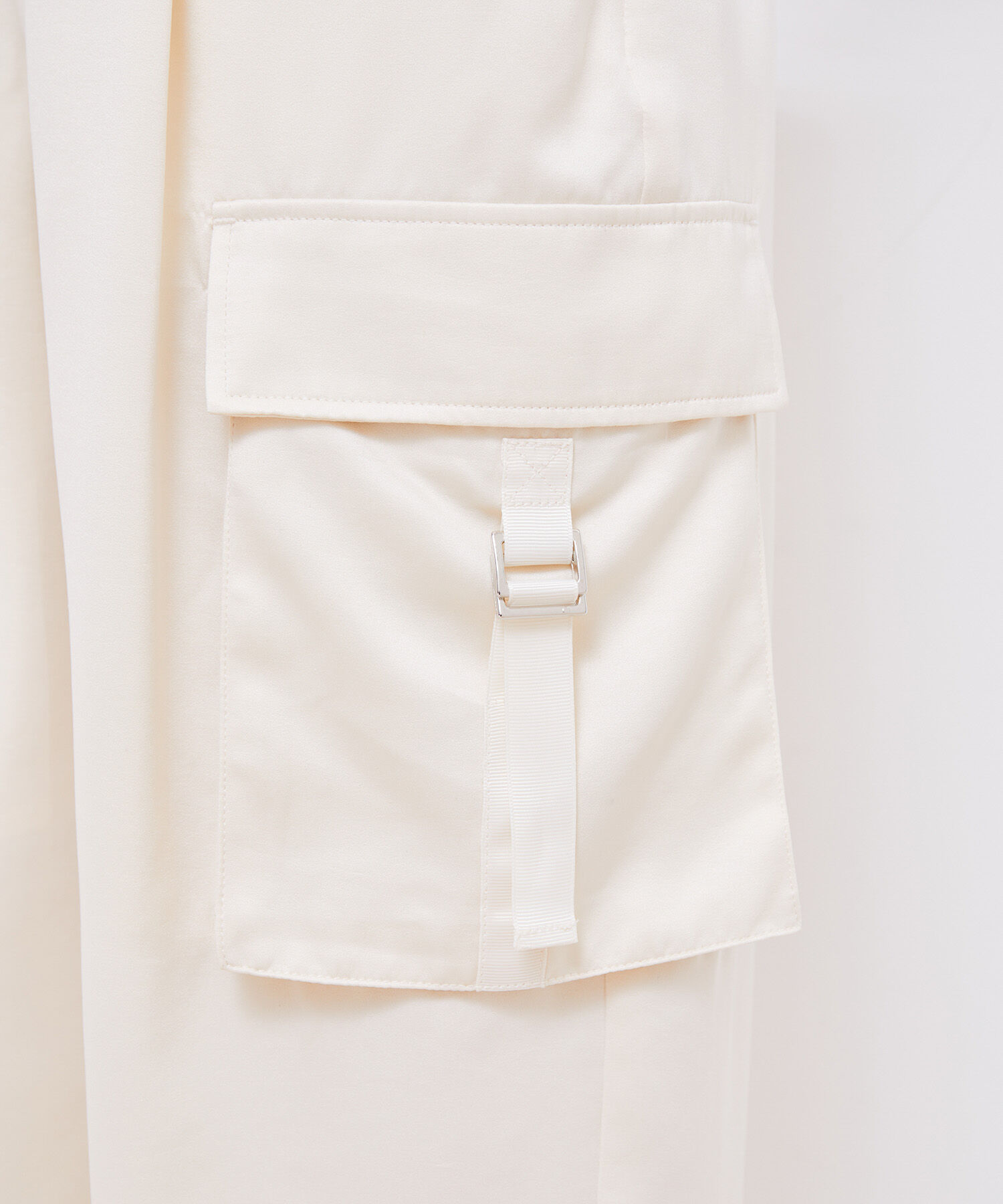 VIS「【接触冷感・洗える】サテンカーゴパンツ」|カーゴ|