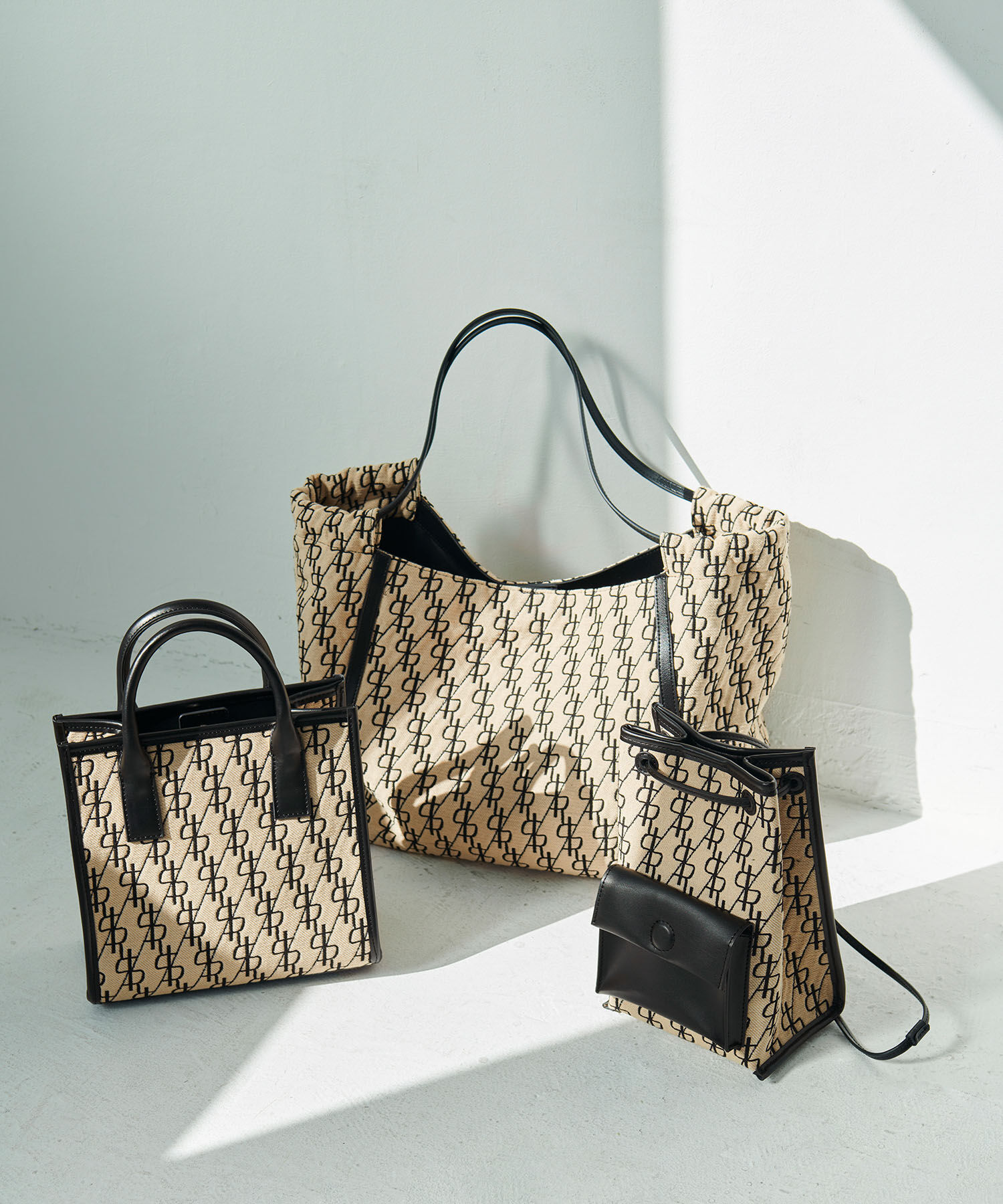 ADAM ET ROPE'「モノグラム巾着」|ハンドバッグ|