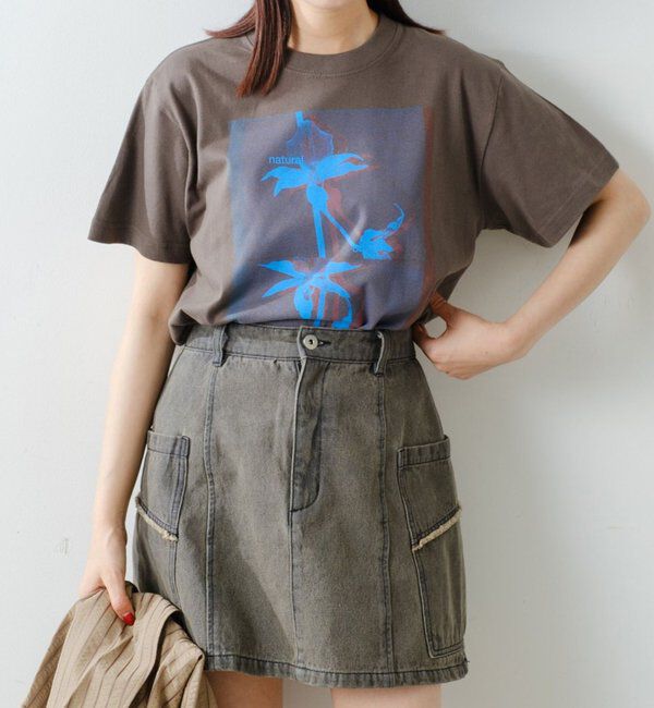  「【WHIMSIC/2サイズ展開】シルクスクリーンプリントT」|Tシャツ・カットソー|チャコールグレー