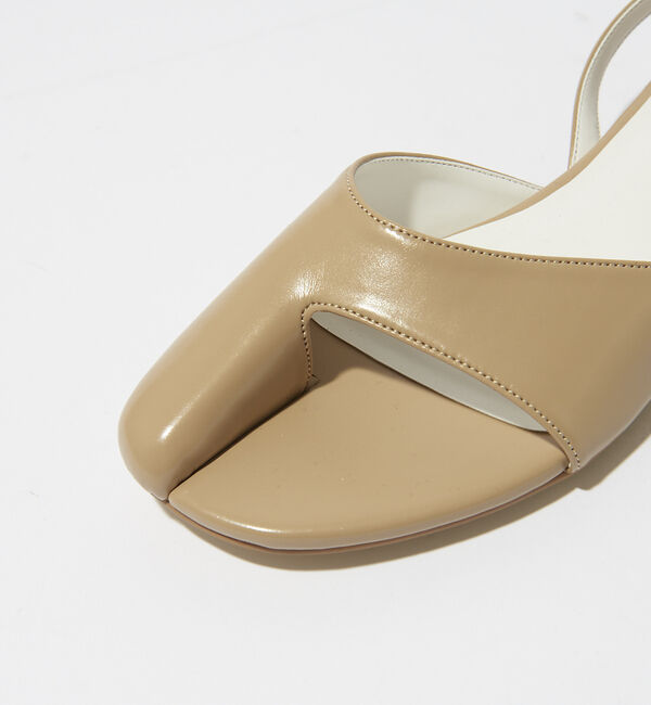 AU BANNISTER「【LAROUTE】トングサンダル」|サンダル|