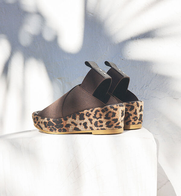 AU BANNISTER「【軽量】エラスティックベルトウェッジソールサンダル」|サンダル|ブラウン