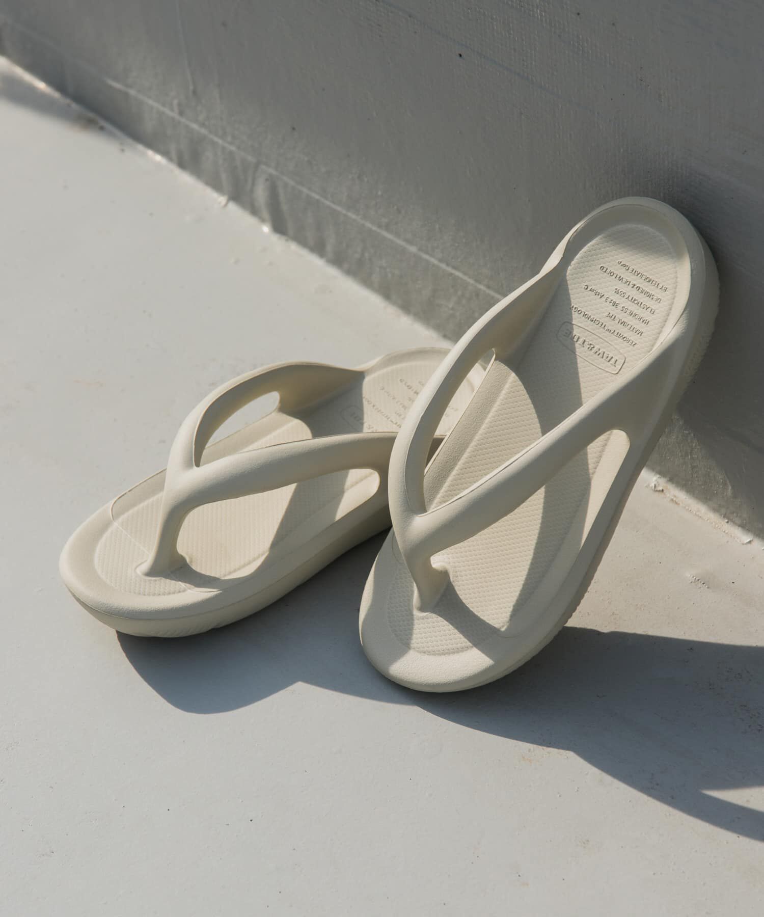 URBAN RESEARCH DOORS「TAW&TOE　ZEROVITY Flip Flop OG」|サンダル|ベージュ