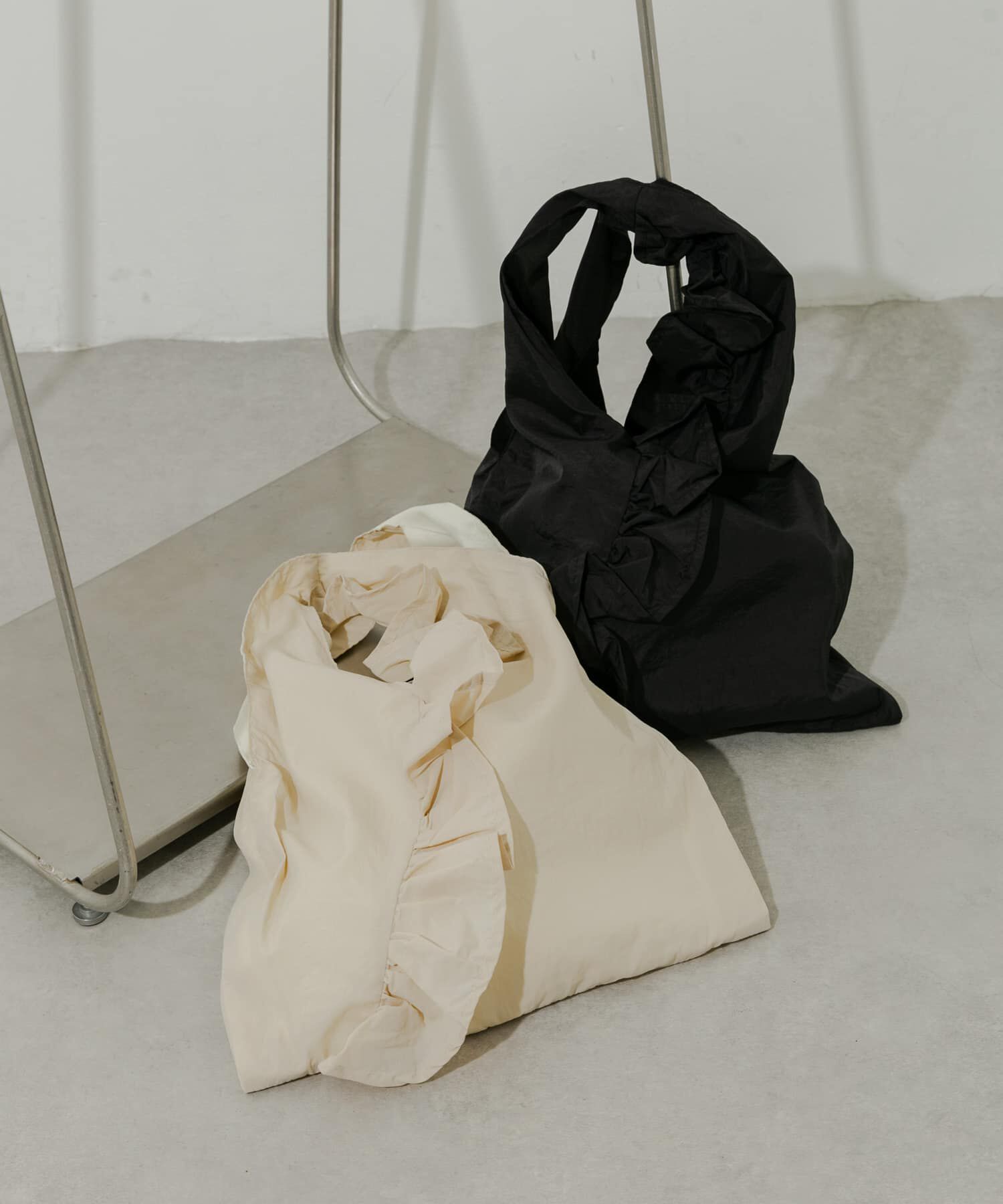 SMELLY「カシュクールフリルトート」|トートバッグ|