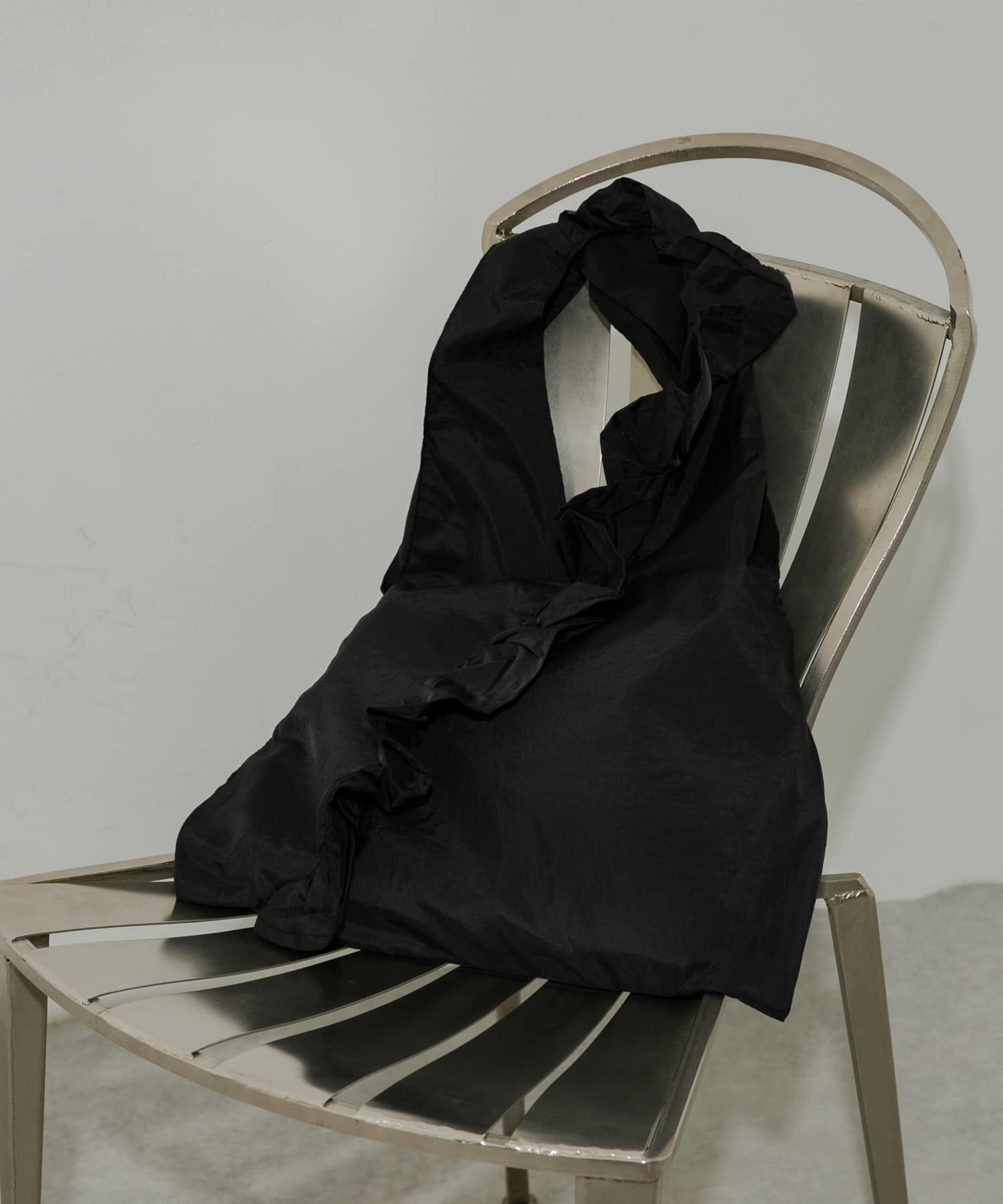 SMELLY「カシュクールフリルトート」|トートバッグ|ブラック