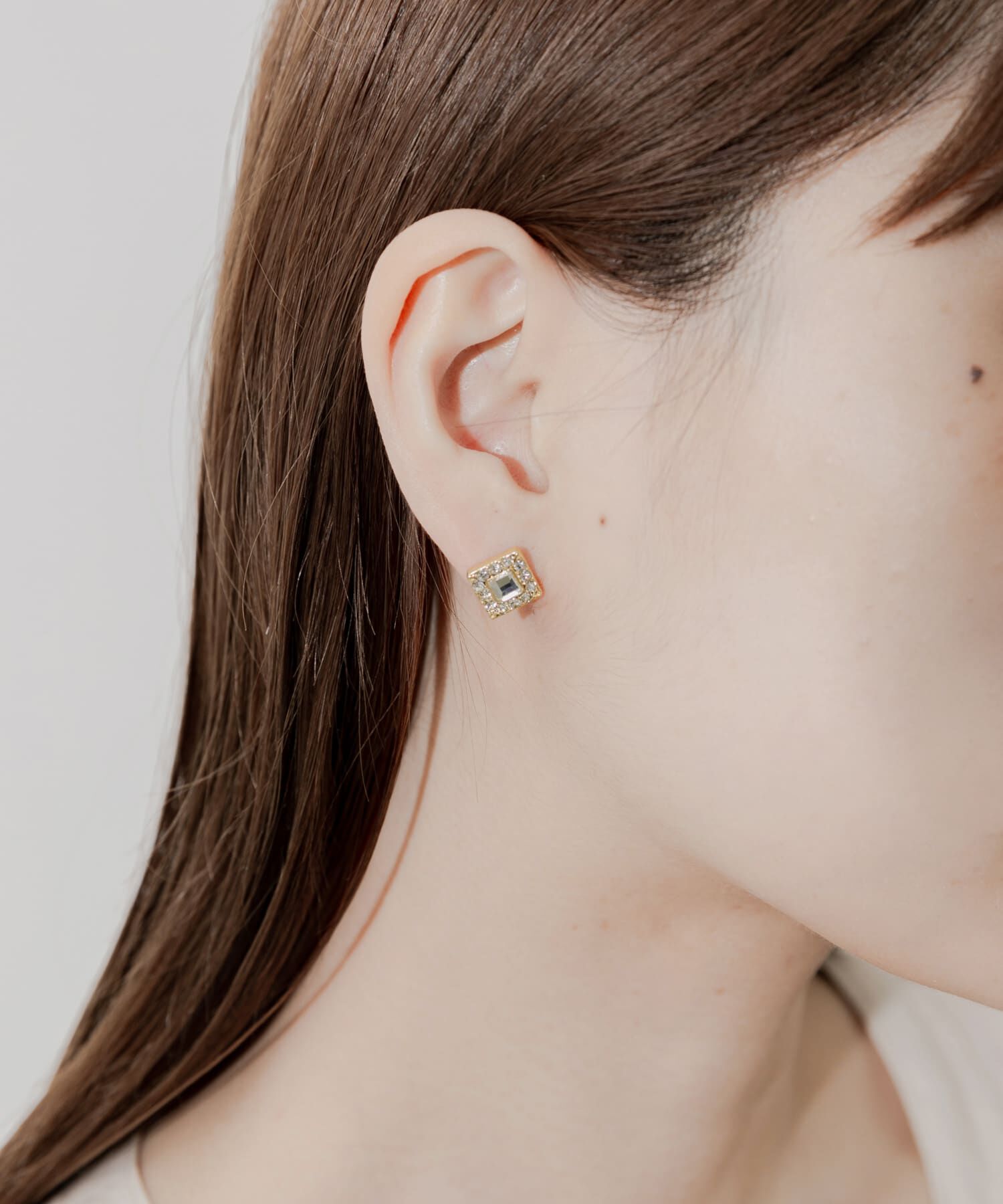 SMELLY「ビジュースクエアピアス」|ピアス|ゴールド系その他