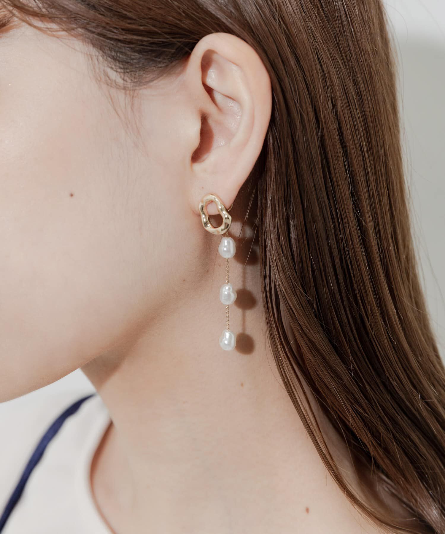 SMELLY「トリプルパールチェーンピアス」|ピアス|ゴールド系その他