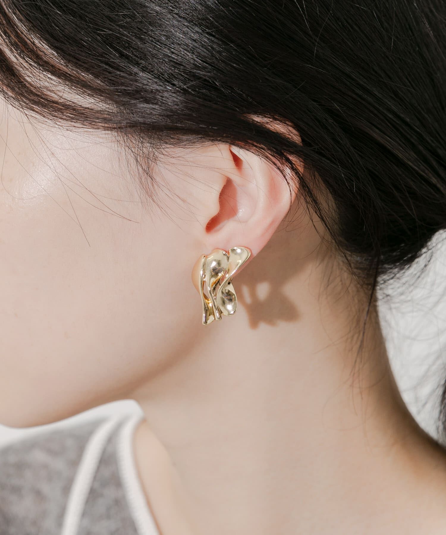 SMELLY「フリルデザインボリュームイヤリング」|イヤリング|