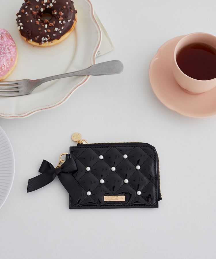 Maison de FLEUR「エナメルパールフラグメントケース」|財布|ブラック