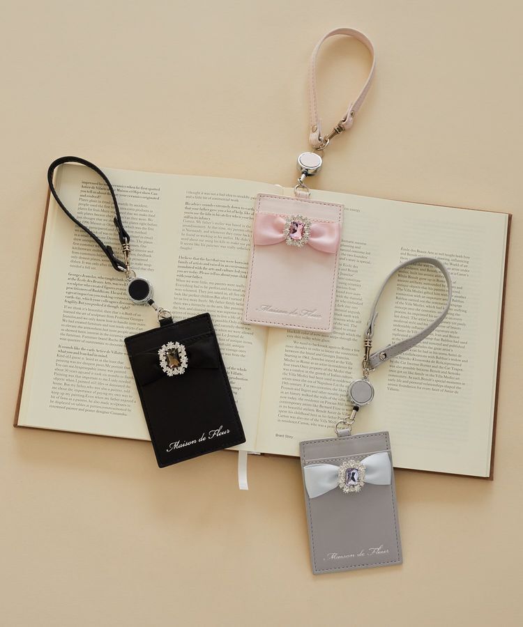 Maison de FLEUR「リール付きビジューリボンパスケース」|財布|