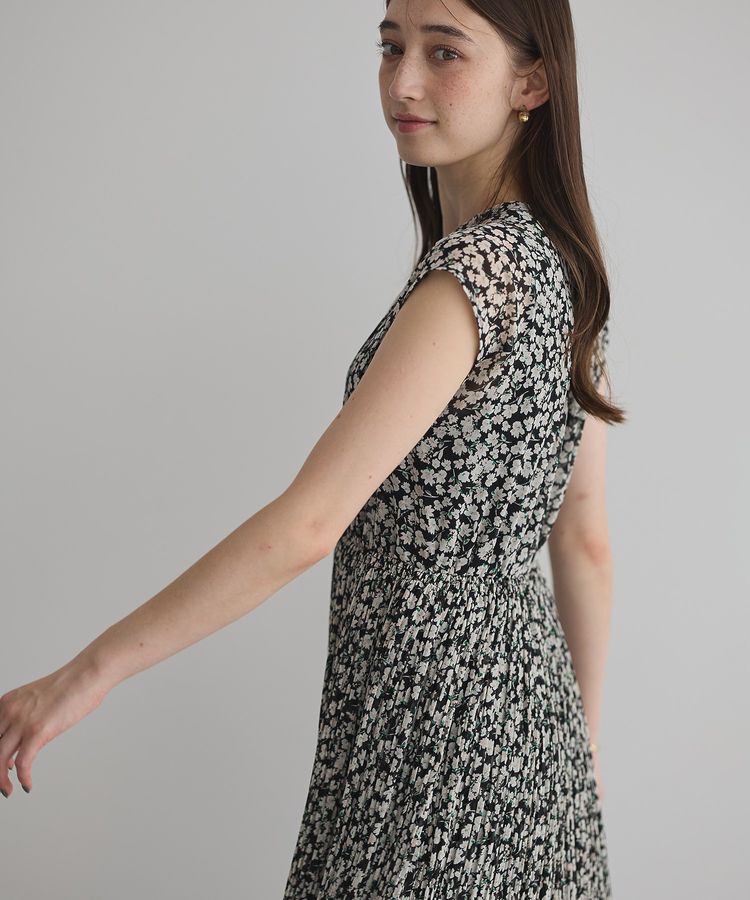 YECCA VECCA「小花柄プリーツワンピース」|ワンピース|