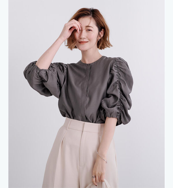 ur's「シャーリングデザインスリーブバンドカラーブラウス」|シャツ・ブラウス|チャコール