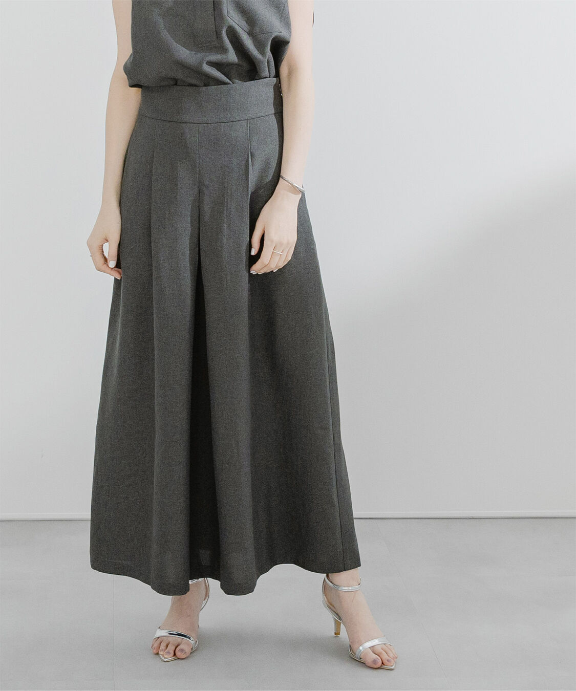 ur's「ﾘﾈﾝﾗｲｸﾌﾛﾝﾄﾀｯｸﾊｲｳｴｽﾄｽｶｰﾄ」|スカート|