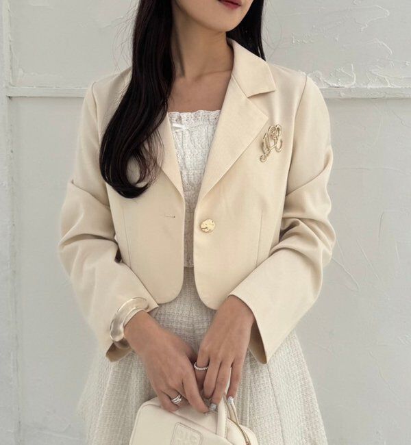 「ブローチ付きショートテーラードジャケット」|ノーカラーコート|