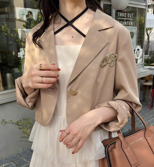  「ブローチ付きショートテーラードジャケット」|ノーカラーコート|