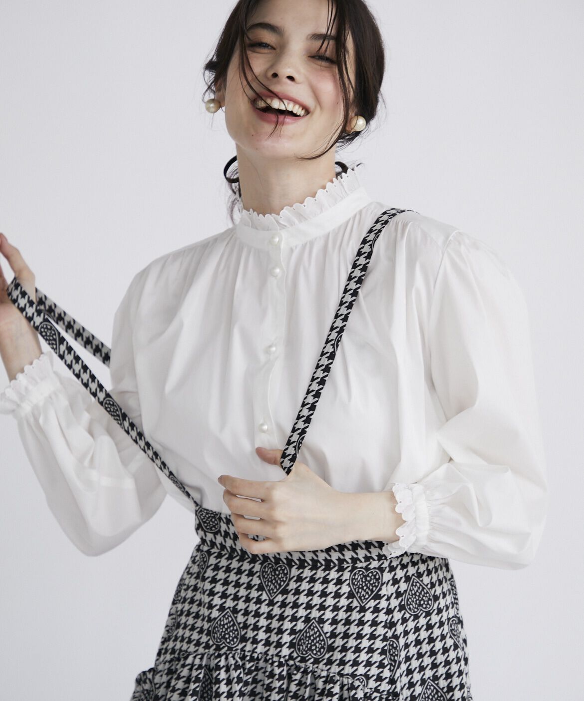 Maglie le cassetto「《プラスサイズ》スタンドフリルボリュームブラウス」|シャツ・ブラウス|