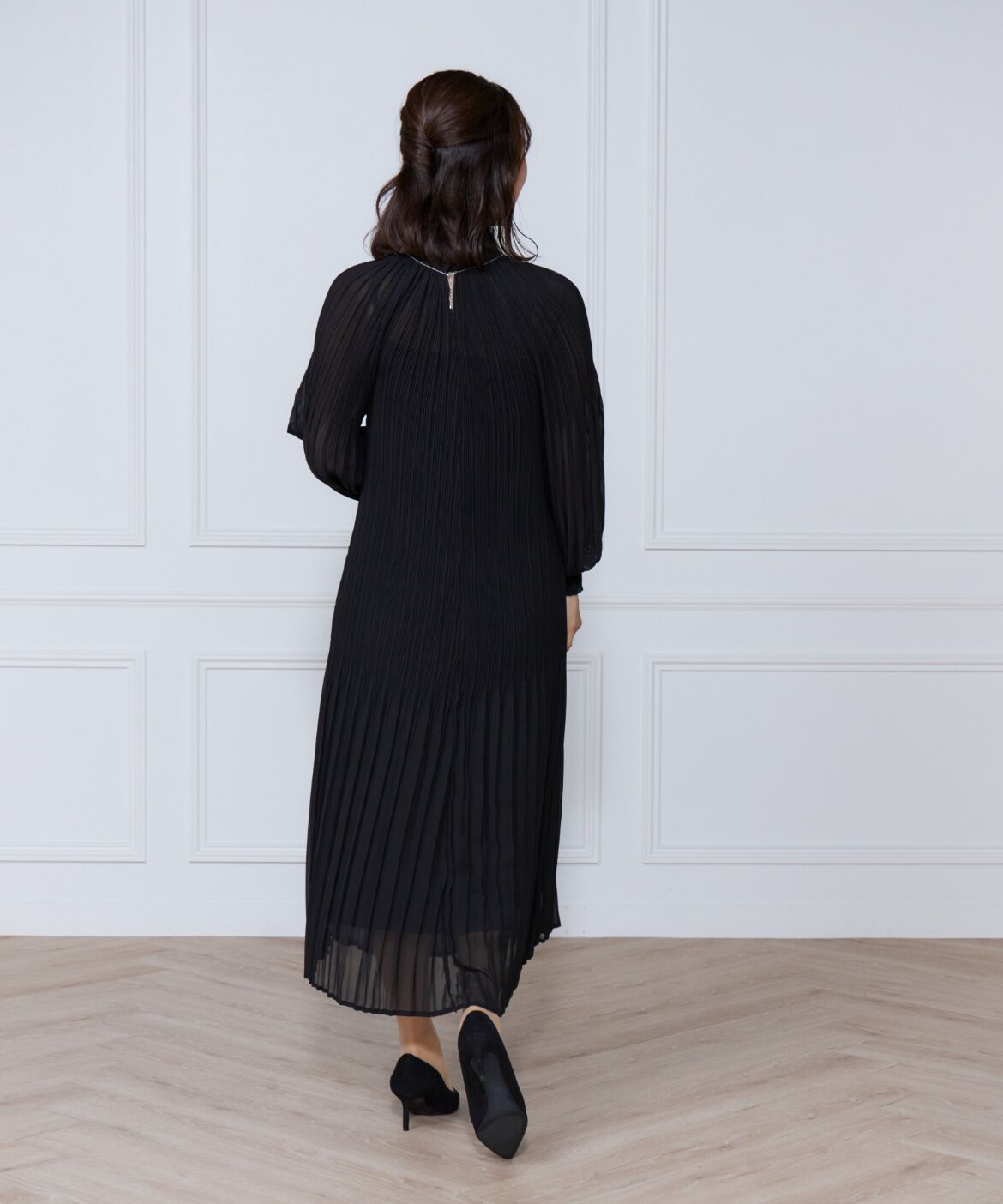 ef-de Black「総プリーツシャーリングワンピース」|ワンピース|