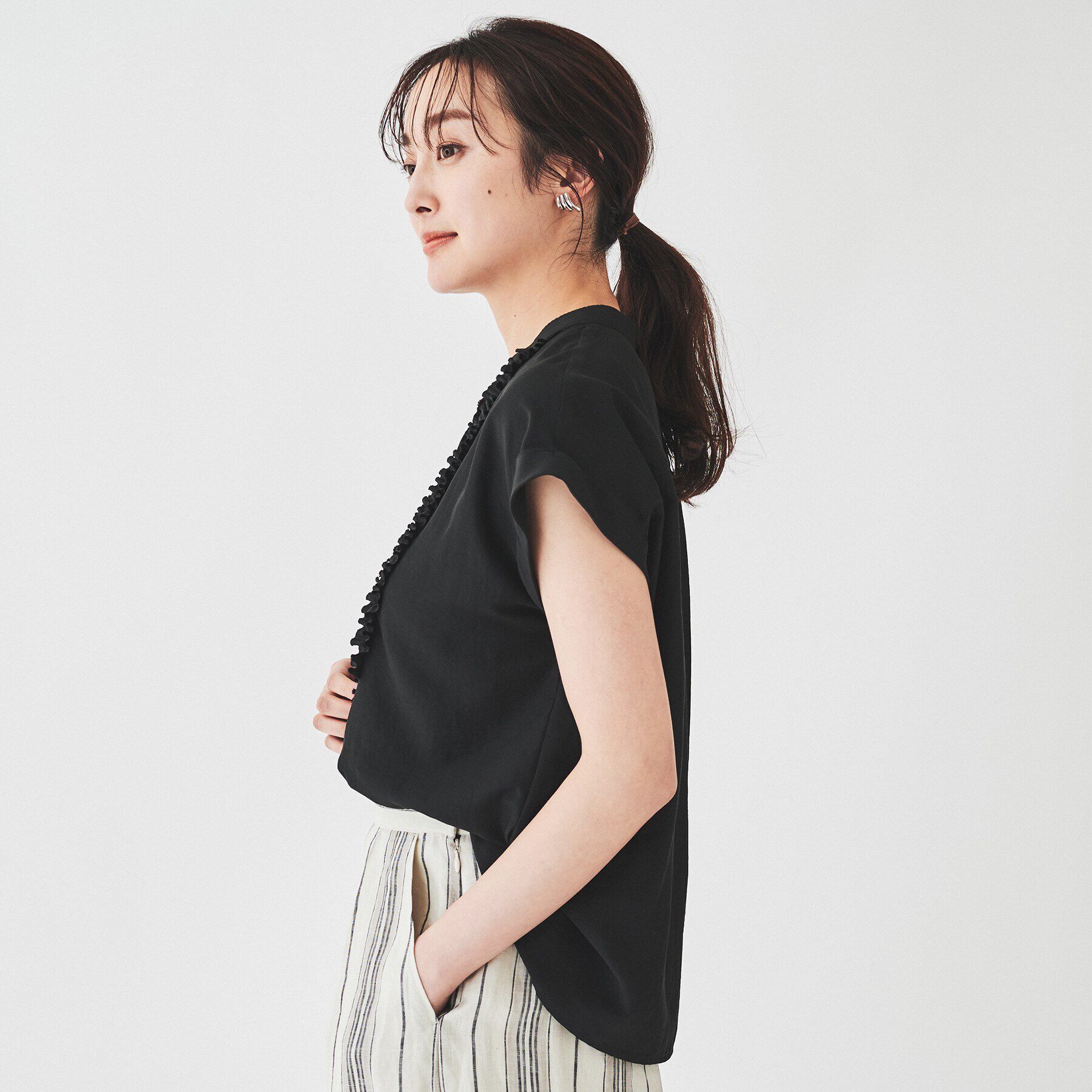 UNTITLED「【華やか／夏ブラウス】半袖フリルブラウス」|シャツ・ブラウス|