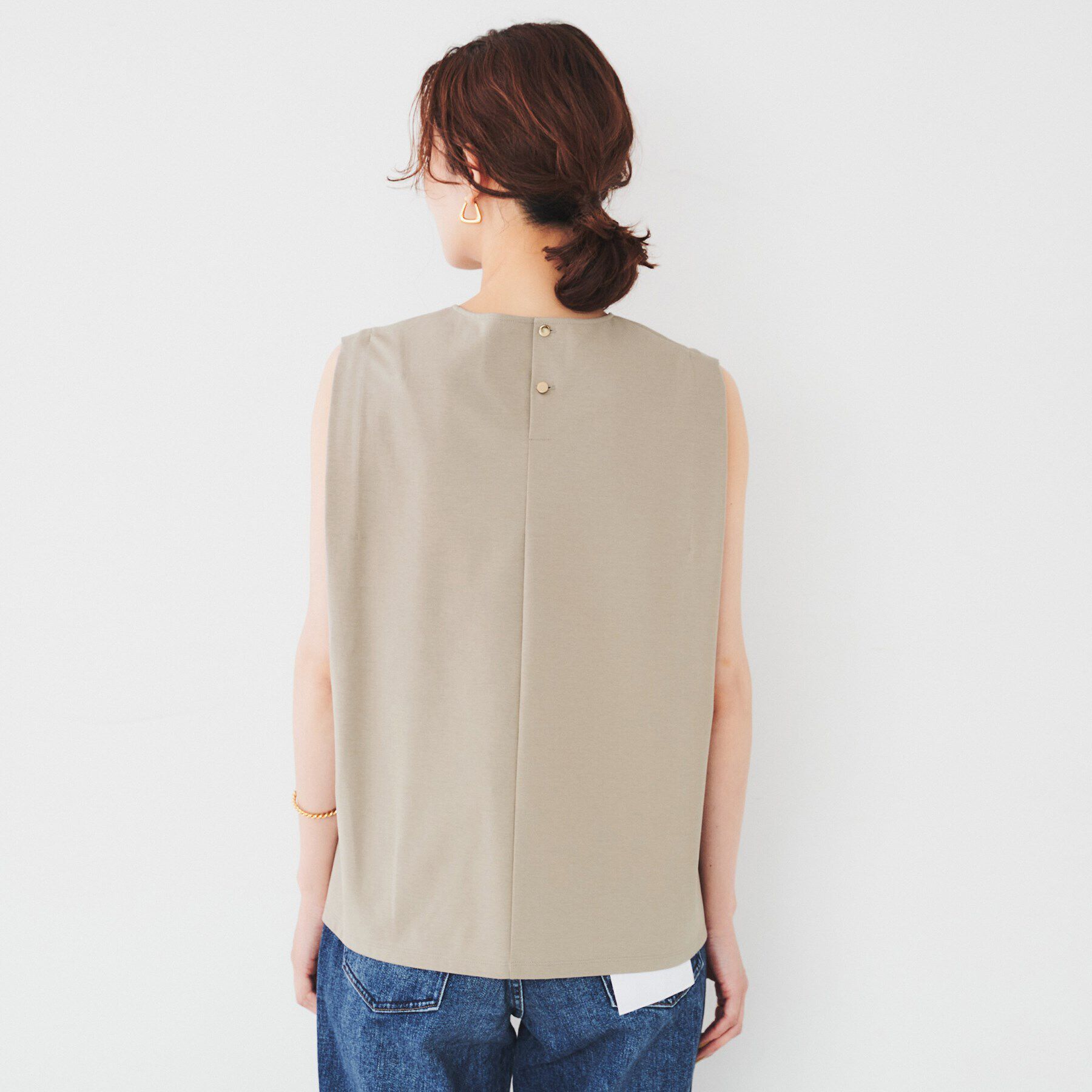 UNTITLED「【二の腕スッキリ/なめらか素材】タックノースリーブ」|Tシャツ・カットソー|