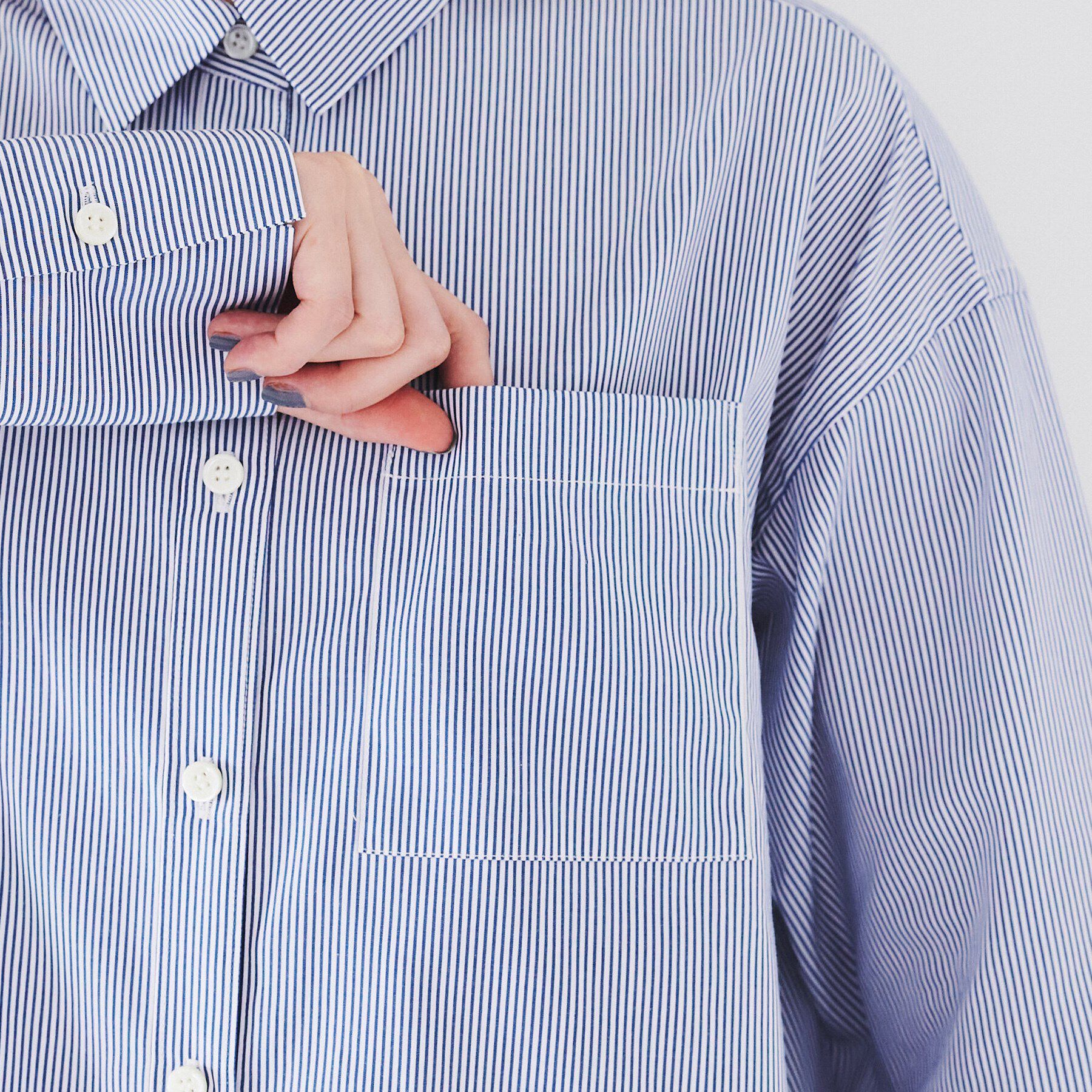 UNTITLED「【ニットと重ね着にもおすすめ】ワイドシルエットストライプシャツ」|シャツ・ブラウス|