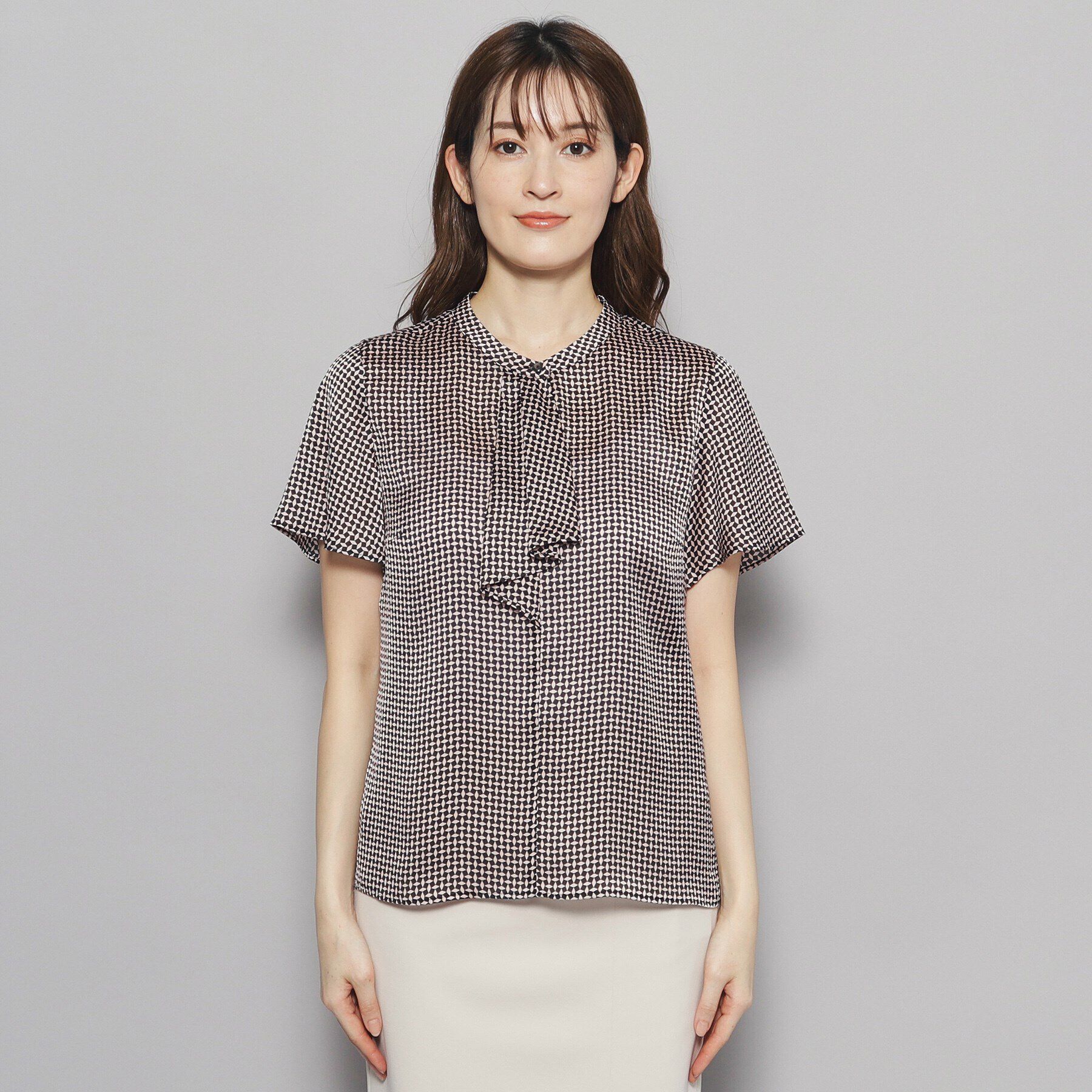 COUP DE CHANCE「【洗える／一枚着／ジャケットイン／通勤／幾何柄】女性らしいフリルデザインブラウス」|シャツ・ブラウス|