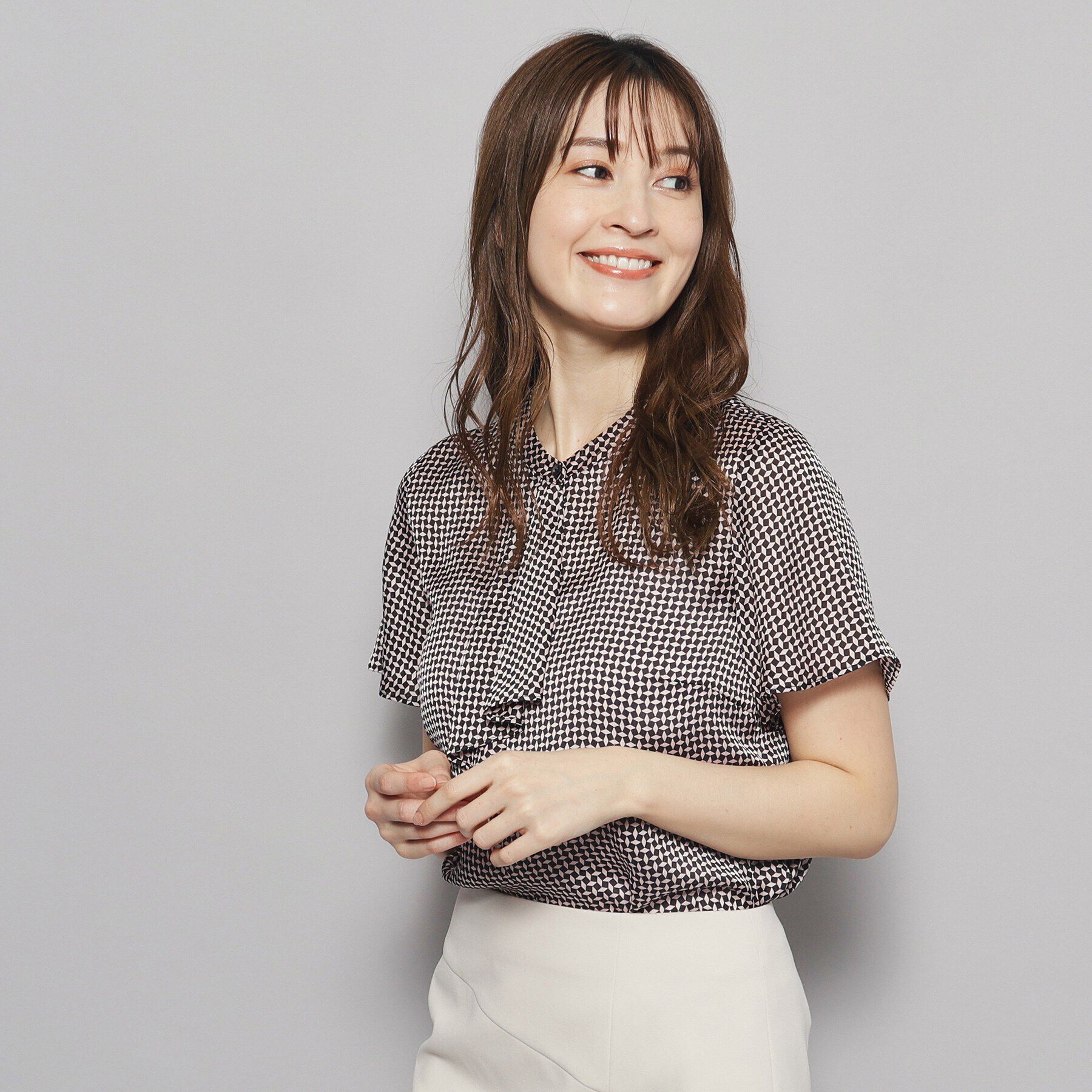 COUP DE CHANCE「【洗える／一枚着／ジャケットイン／通勤／幾何柄】女性らしいフリルデザインブラウス」|シャツ・ブラウス|