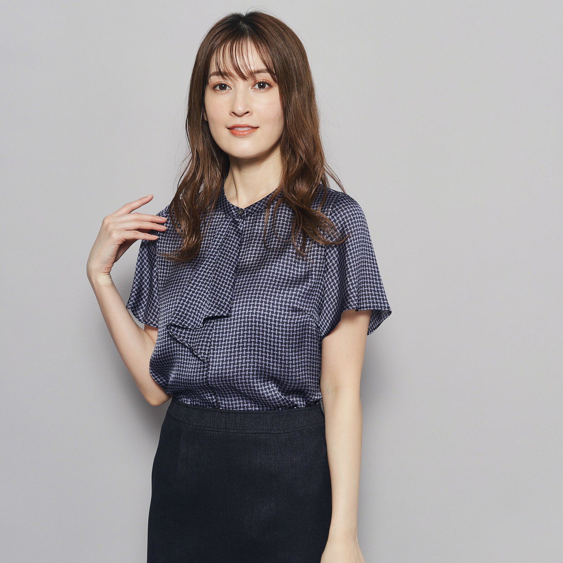 COUP DE CHANCE「【洗える／一枚着／ジャケットイン／通勤／幾何柄】女性らしいフリルデザインブラウス」|シャツ・ブラウス|ﾈｲﾋﾞｰ(194)