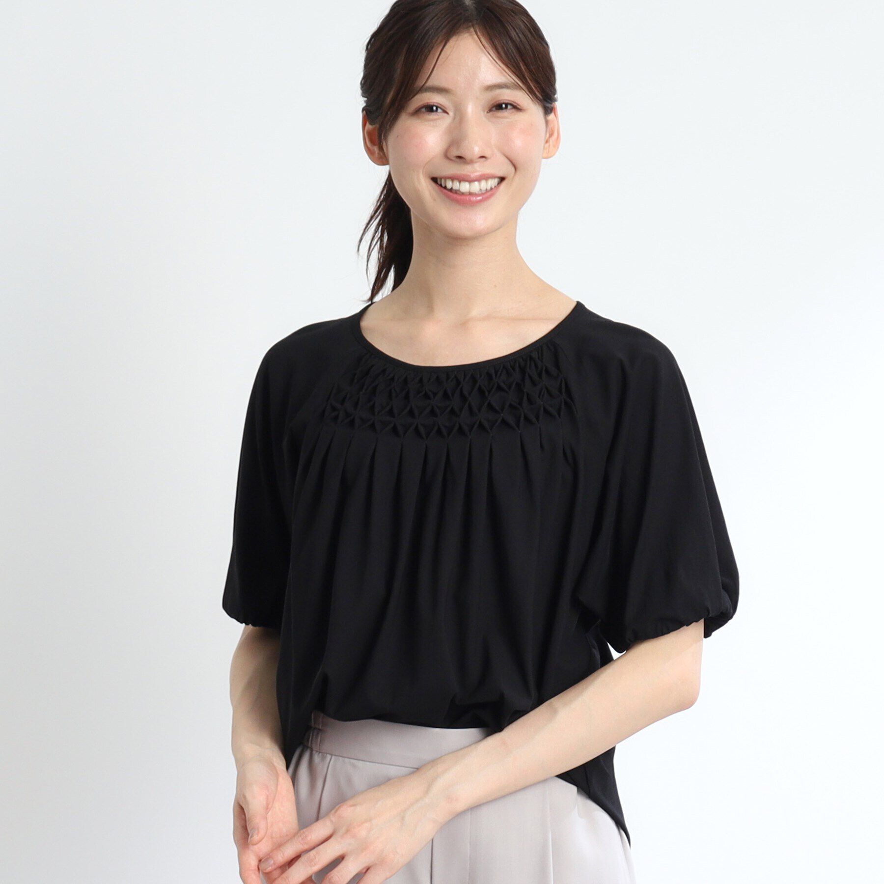 Reflect「【SALE／接触冷感／洗える】スモッキング刺繍ジャージブラウス」|Tシャツ・カットソー|ブラック(019)