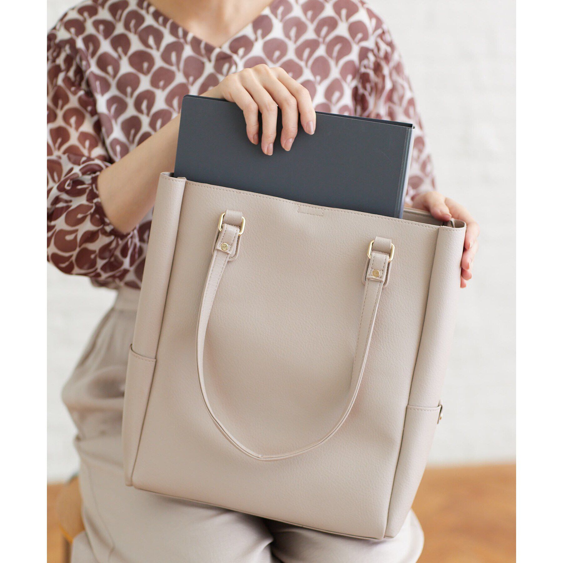 Reflect「【コートの上からでも肩掛けしやすい！パソコン収納可／WEB限定カラーあり】&rsquo;24秋冬 毎日バッグ」|トートバッグ|