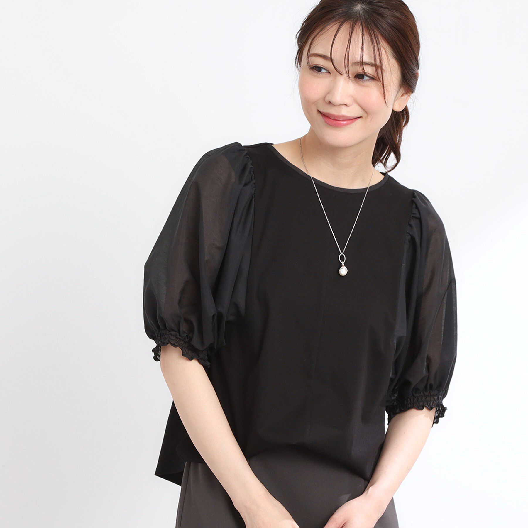 Reflect「【マシンウォッシュ可】シアーパフスリーブTブラウス」|シャツ・ブラウス|ブラック(019)