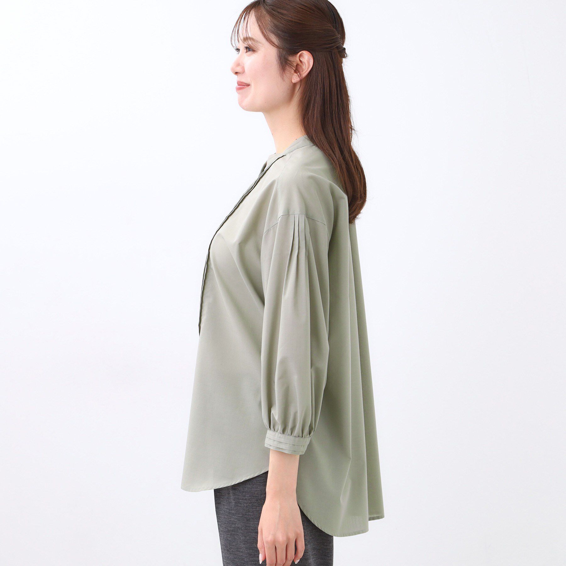 Reflect「【程よいゆとり感／体型カバー】ピンタックデザインシャンブレーブラウス」|シャツ・ブラウス|