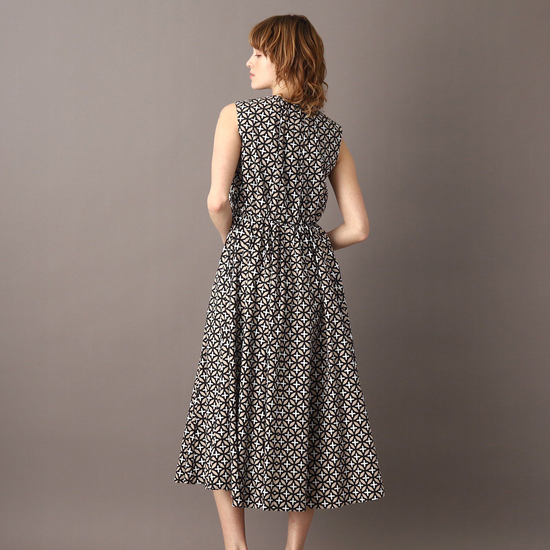 DRESSTERIOR「オーバーラップサークルノースリーブワンピース」|ワンピース|