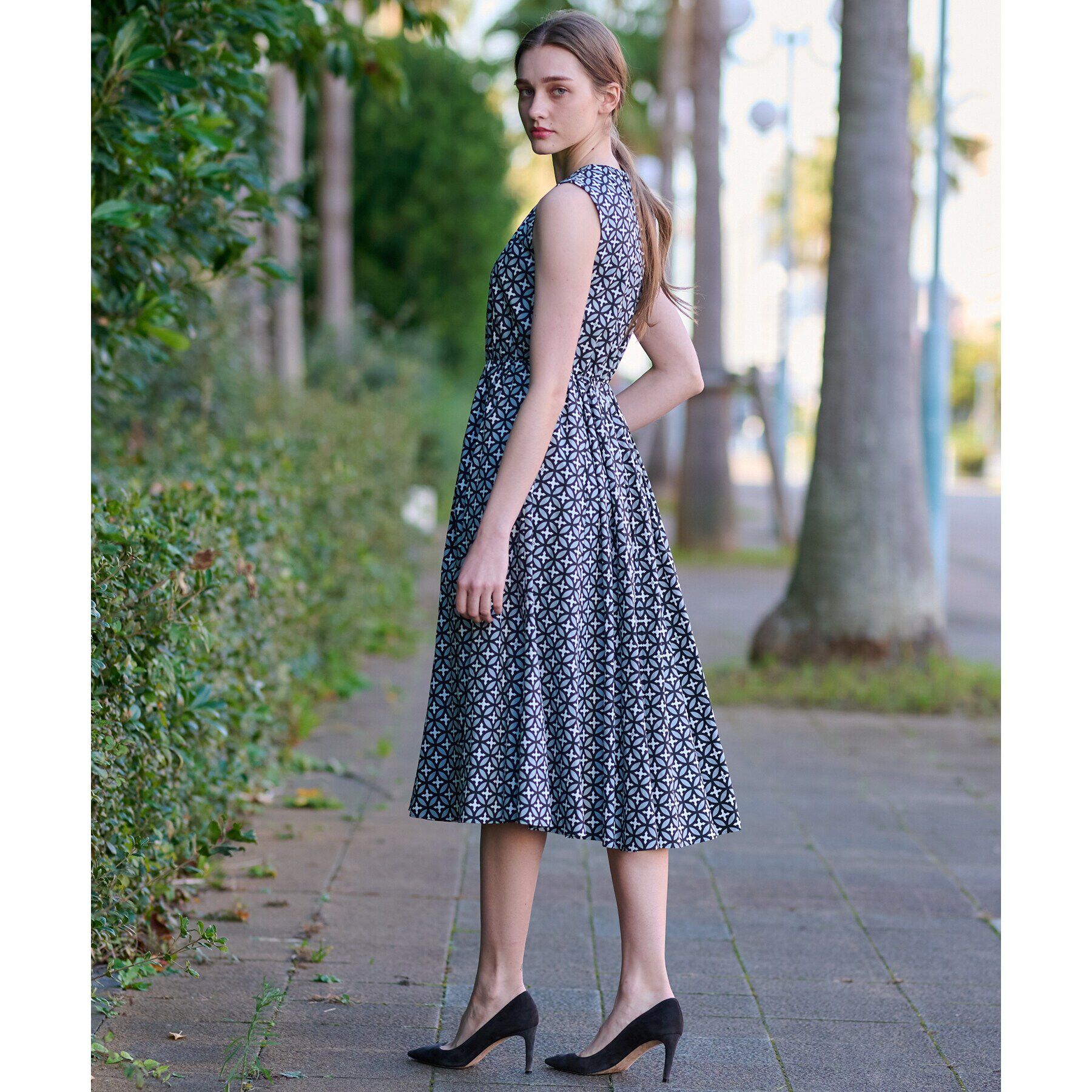 DRESSTERIOR「オーバーラップサークルノースリーブワンピース」|ワンピース|