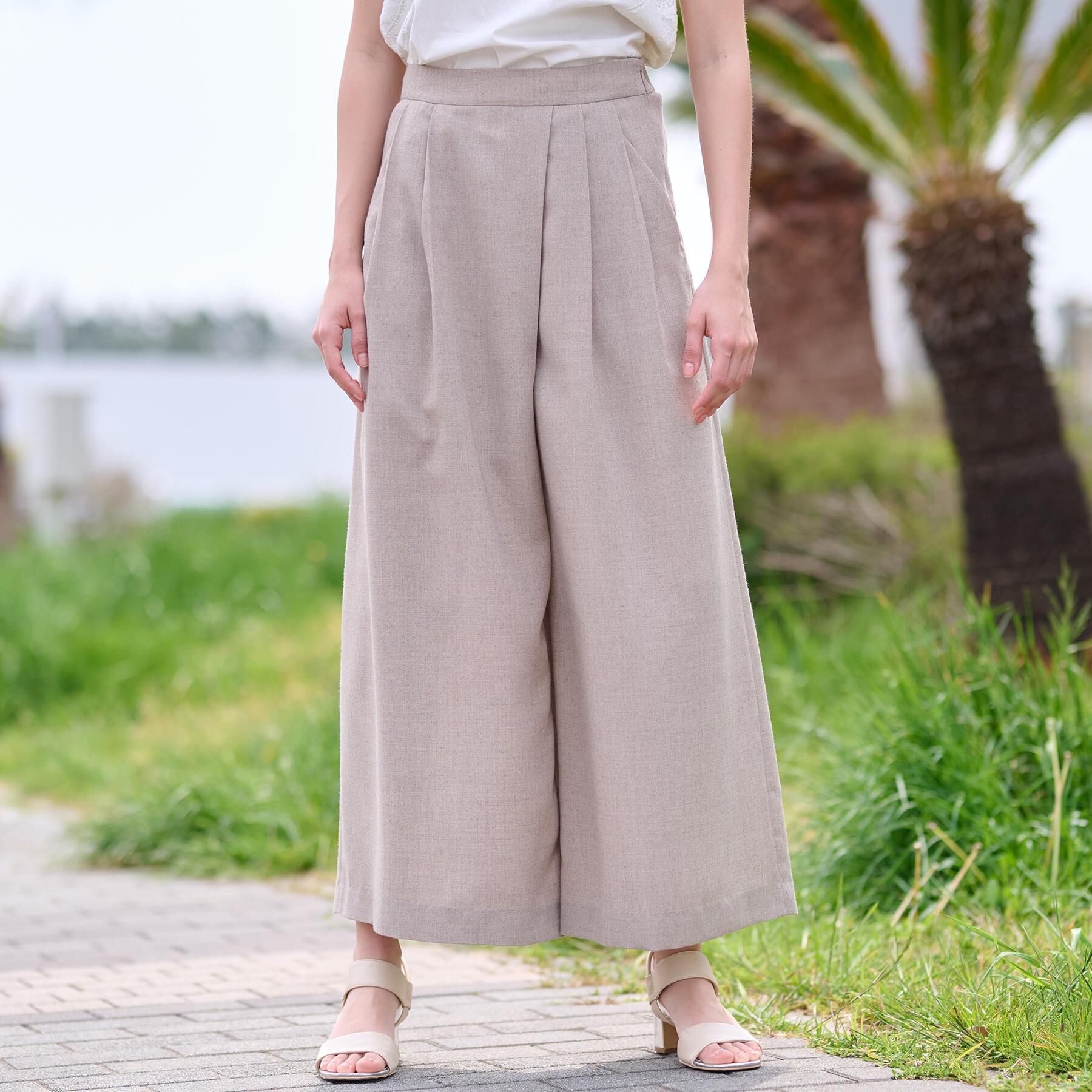 DRESSTERIOR「【洗える/後ろウエストゴム】アシンメトリーウォッシャブルタックフレアパンツ」|その他|