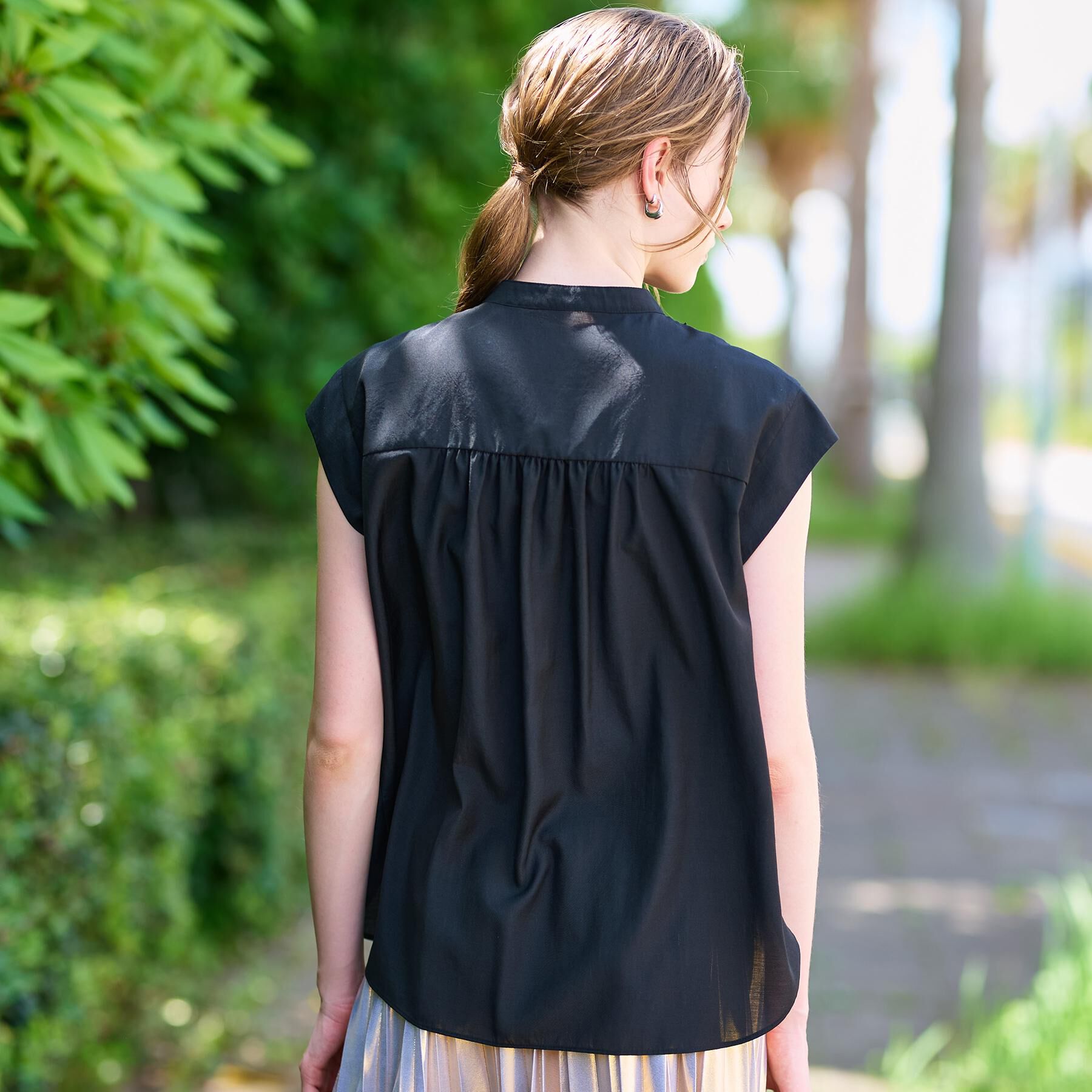 DRESSTERIOR「【撥水/UVカット/接触冷感】バンドカラーフレンチスリーブフリルブラウス」|シャツ・ブラウス|