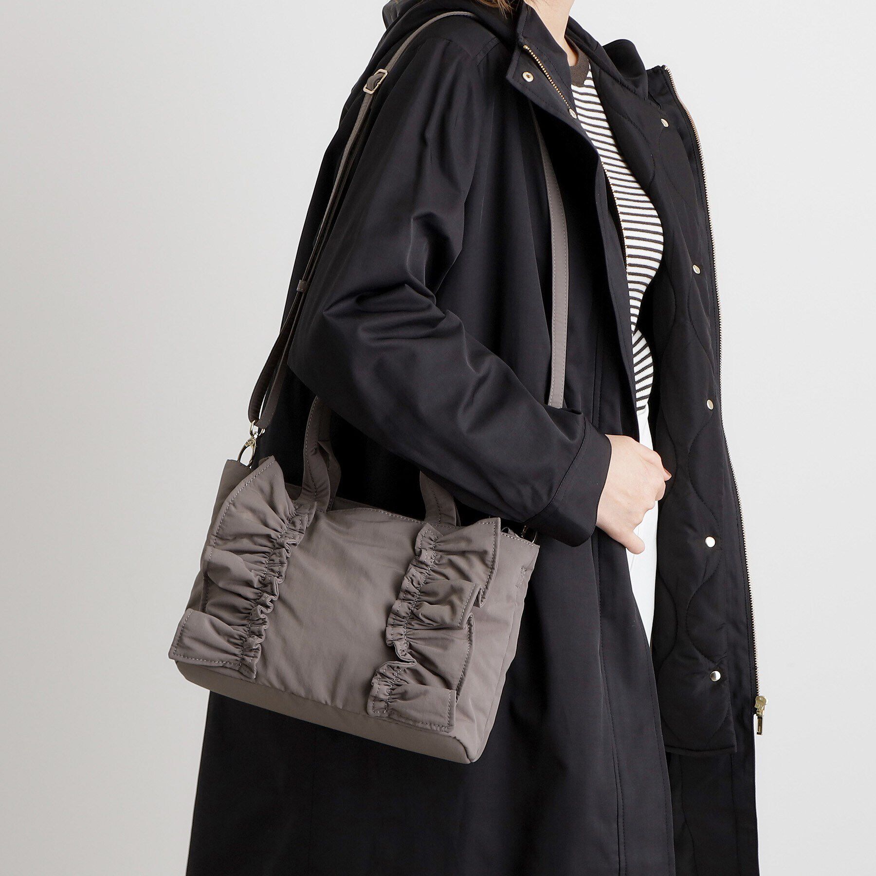 grove「縦フリルナイロン2WAYトート」|トートバッグ|チャコールグレー(0