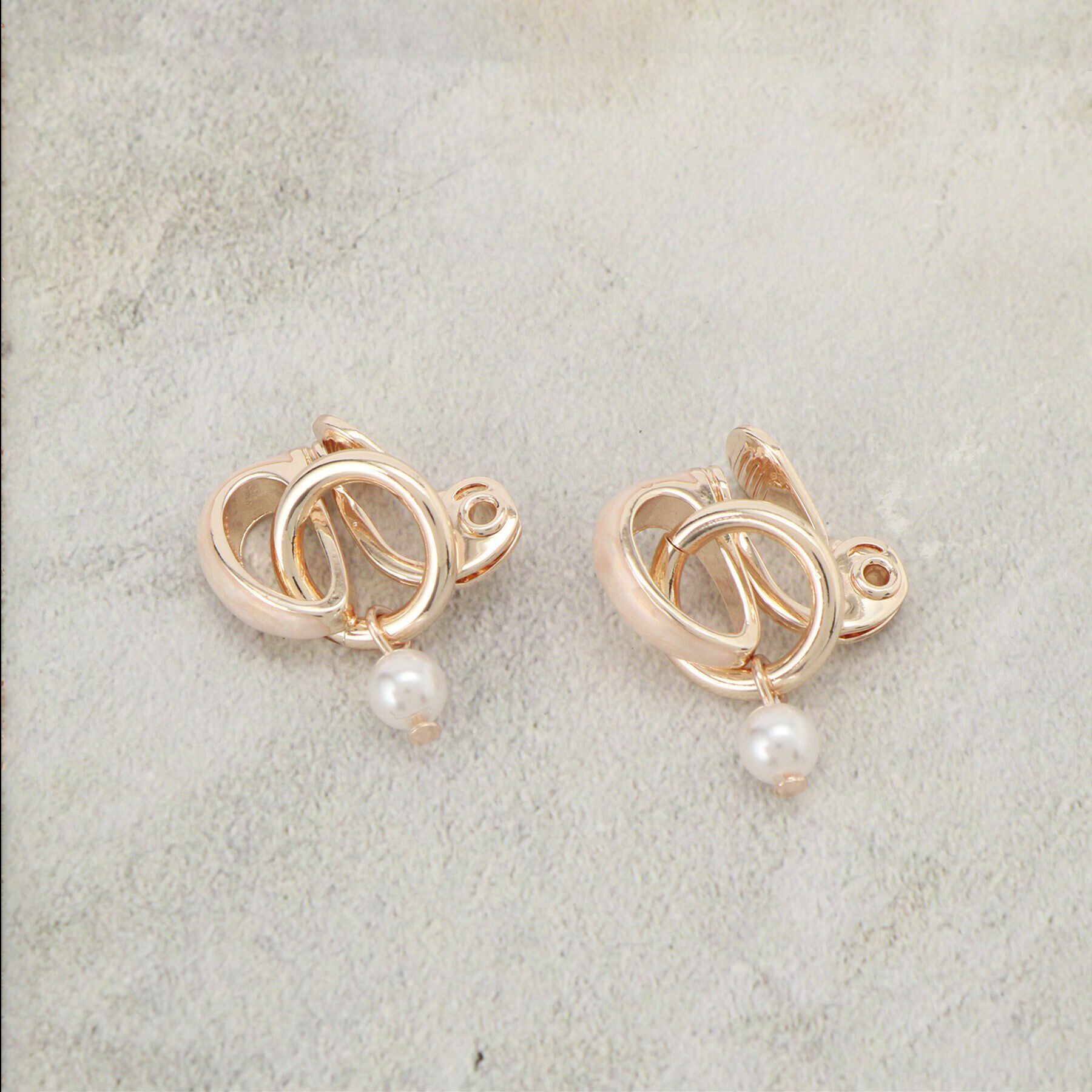 grove「【痛くなりにくい】エポメタルリングパール調イヤリング」|イヤリング|ピンクゴールド(00