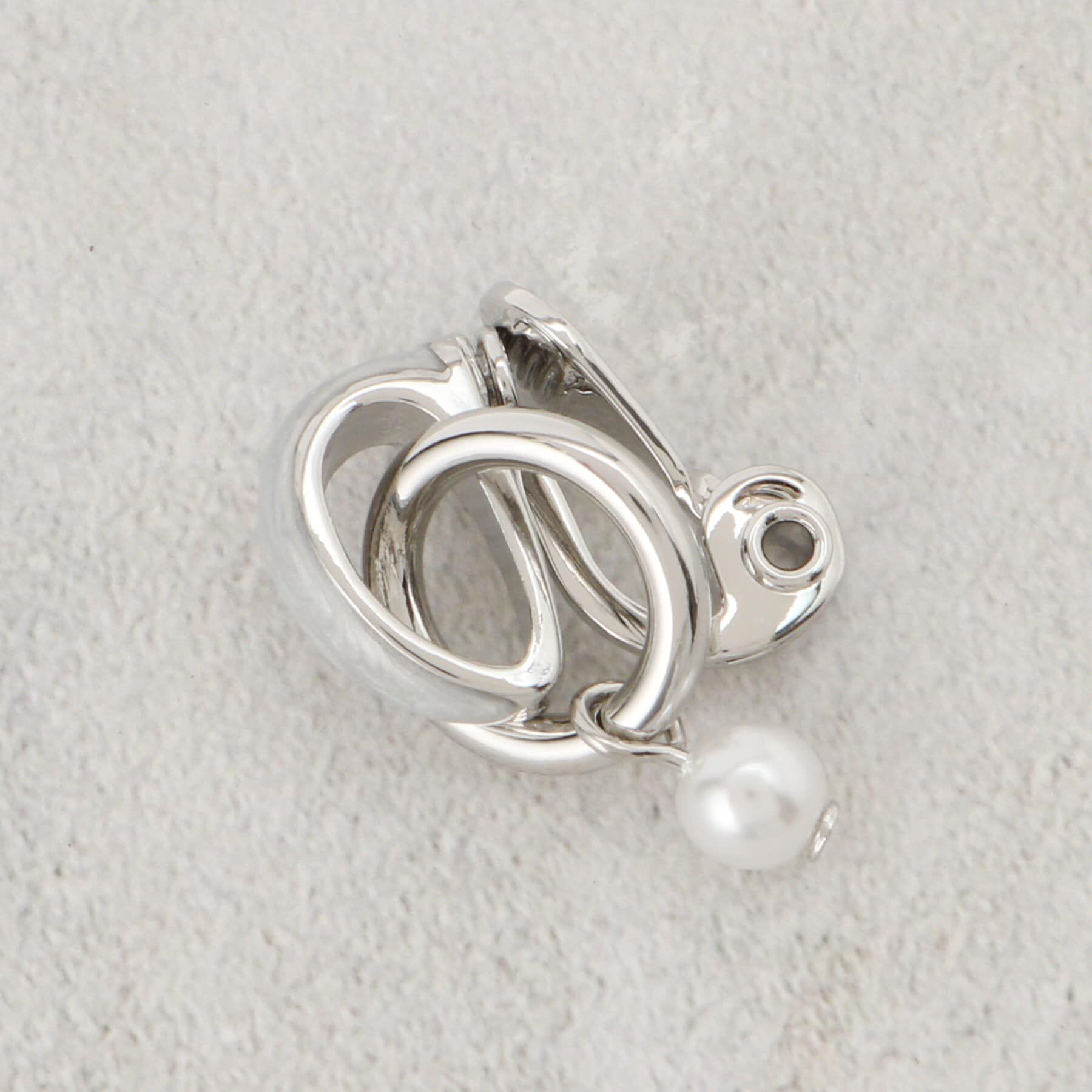 grove「【痛くなりにくい】エポメタルリングパール調イヤリング」|イヤリング|