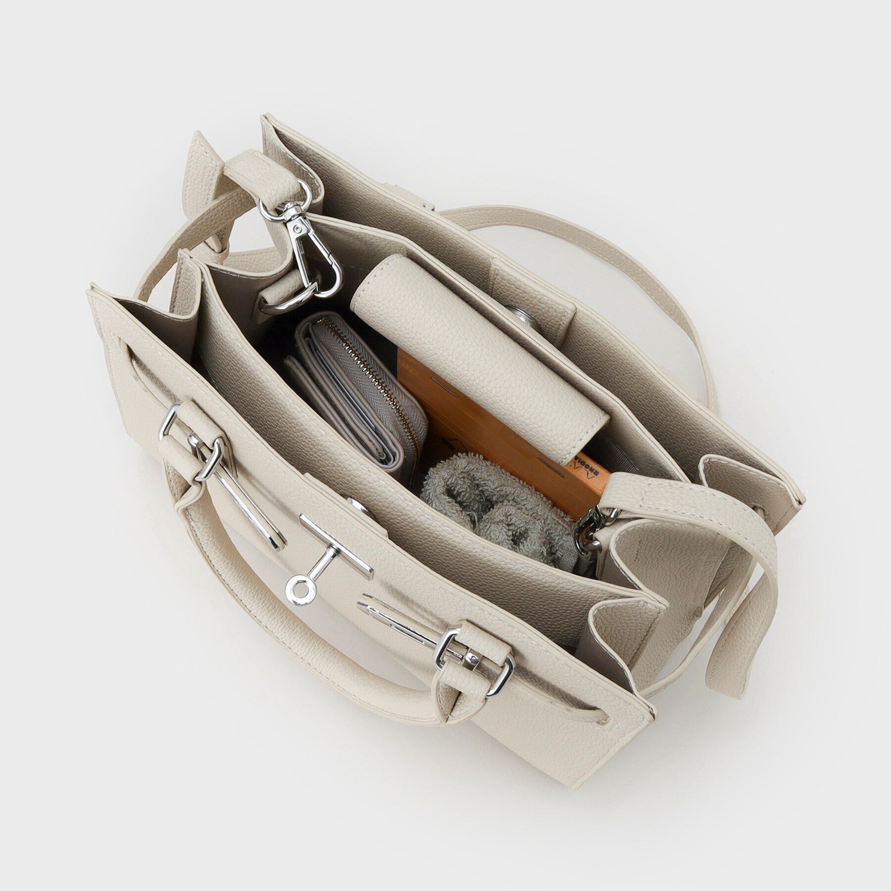 INDIVI「◆【合皮／フォーマル】ショルダー付きスクエアバッグ」|ショルダー・メッセンジャー|