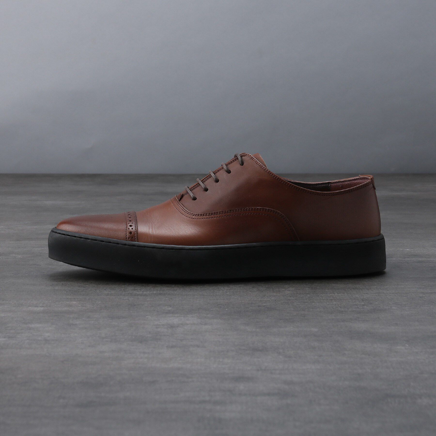 TAKEO KIKUCHI「セミブローグ スニーカー」|ビジネス・ドレスシューズ|