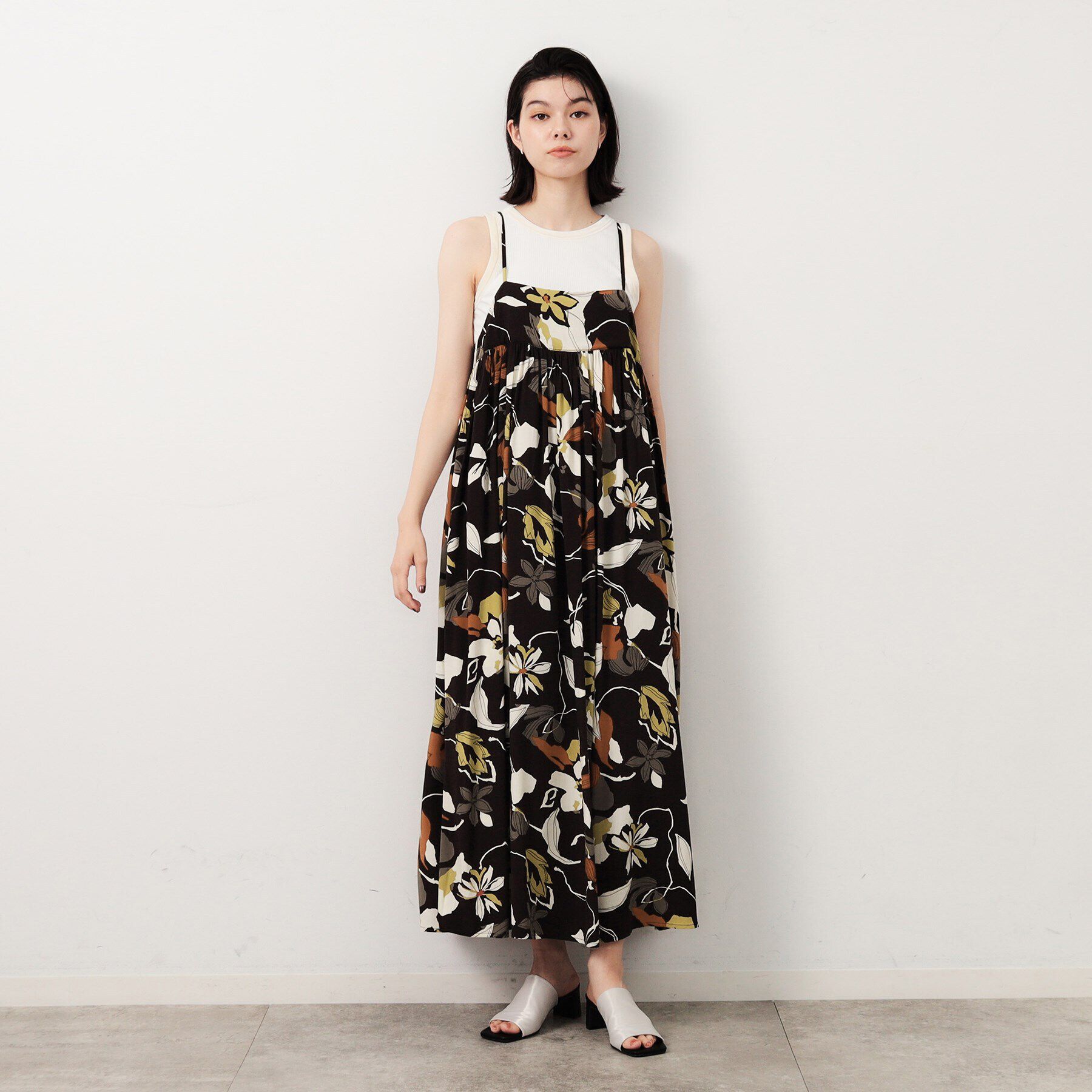 OPAQUE.CLIP「ビックフラワープリントキャミワンピース【洗える】」|ワンピース|ブラウン(119)